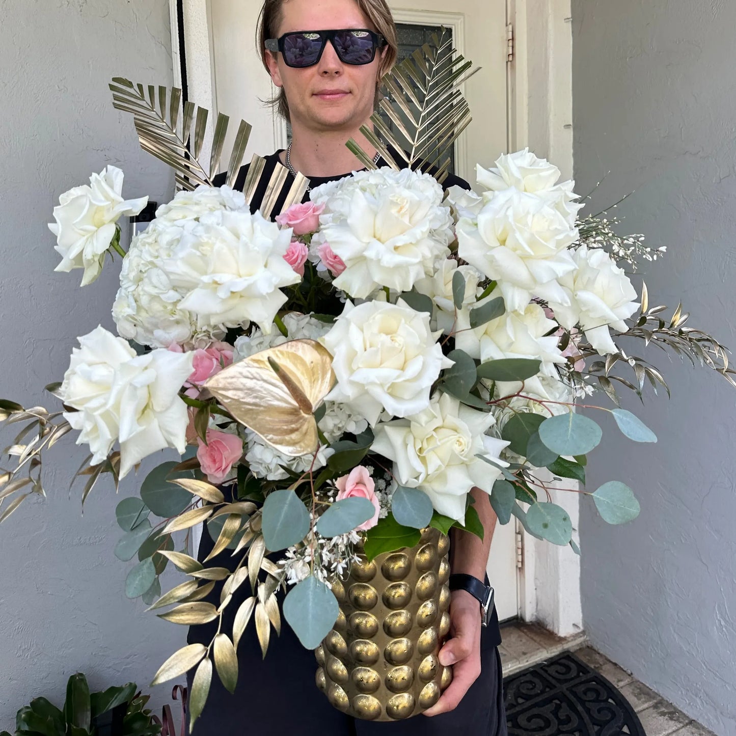 Mix Of Roses, Spray Roses, Hydrangea & Golden Leaves Flower Bouquet In A Vase - Miami Flower Store Same-Day Delivery Fort Lauderdale Brickell Aventura Las Olas Hallendale Beach Hollywood Sunny Isles