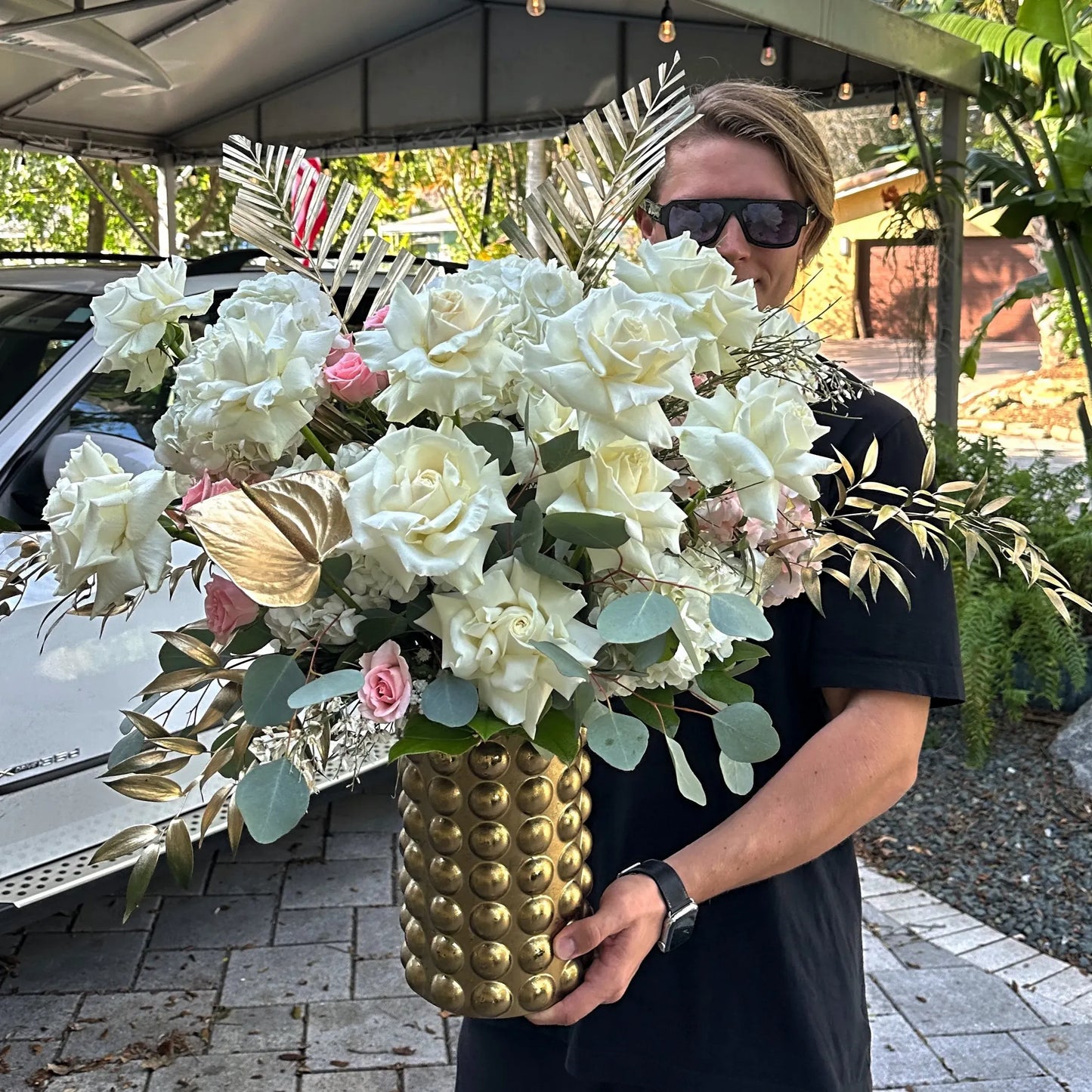 Mix Of Roses, Spray Roses, Hydrangea & Golden Leaves Flower Bouquet In A Vase - Miami Flower Store Same-Day Delivery Fort Lauderdale Brickell Aventura Las Olas Hallendale Beach Hollywood Sunny Isles
