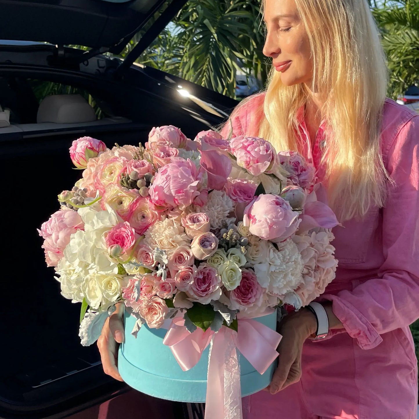 Peony Flower Bouquet In A Tiffany Blue Box - Miami Flower Store Same-Day Delivery Fort Lauderdale Brickell Aventura Las Olas Hallendale Beach Hollywood Sunny Isles
