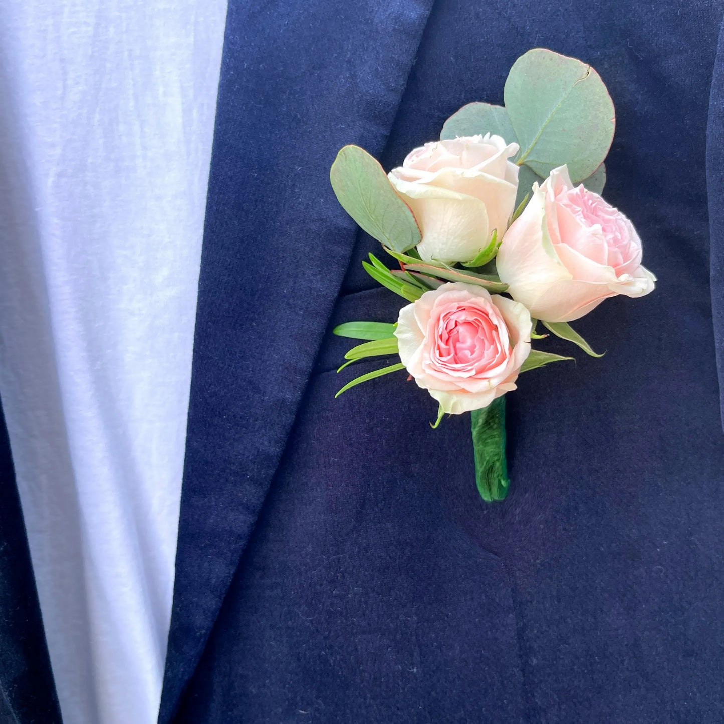 Custom Boutonnieres For Grooms & Graduates - Miami Flower Store Same-Day Delivery Fort Lauderdale Brickell Aventura Las Olas Hallendale Beach Hollywood Sunny Isles