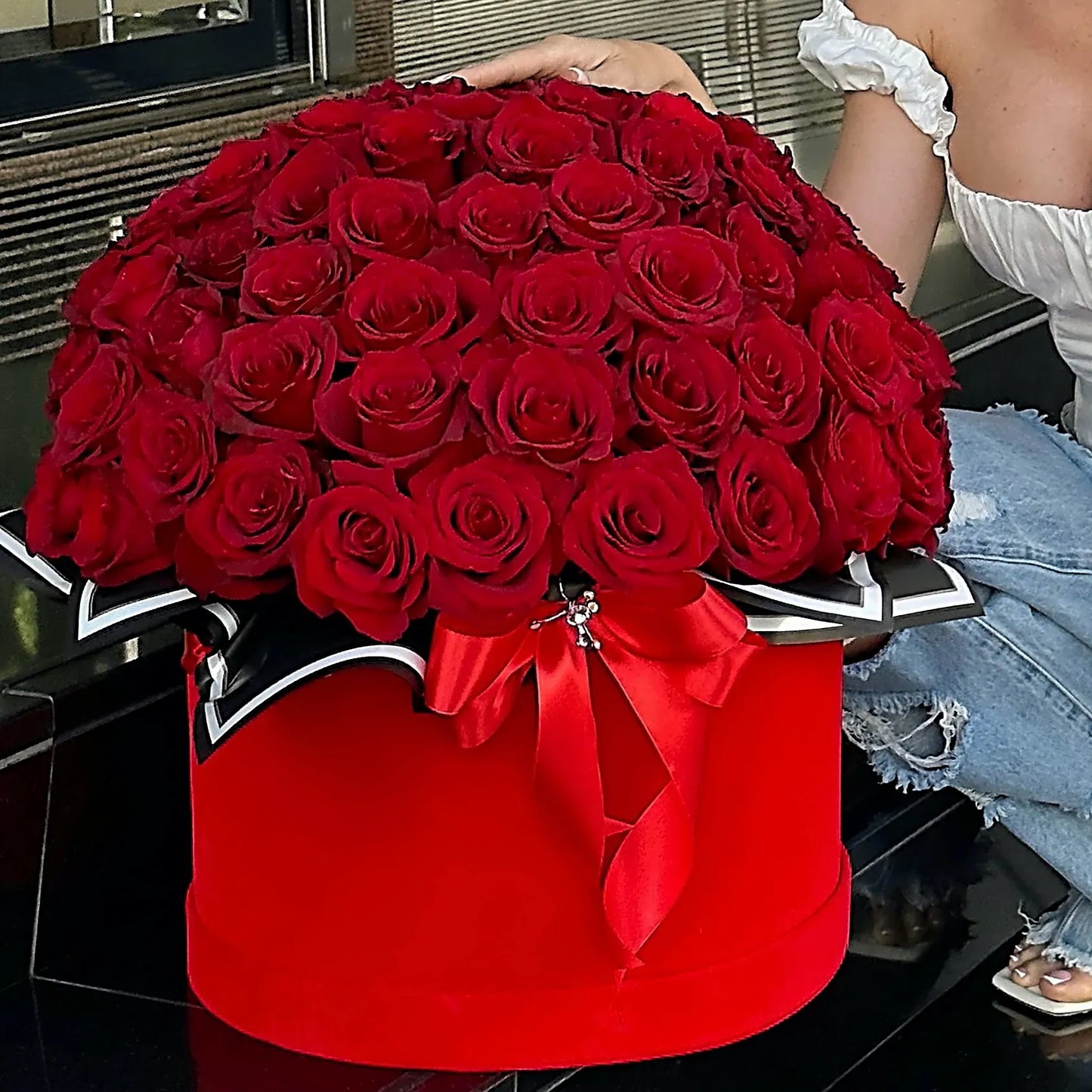 100/200 Red Rose Luxury Flower Bouquet In A Box - Miami Flower Store Same-Day Delivery Fort Lauderdale Brickell Aventura Las Olas Hallendale Beach Hollywood Sunny Isles