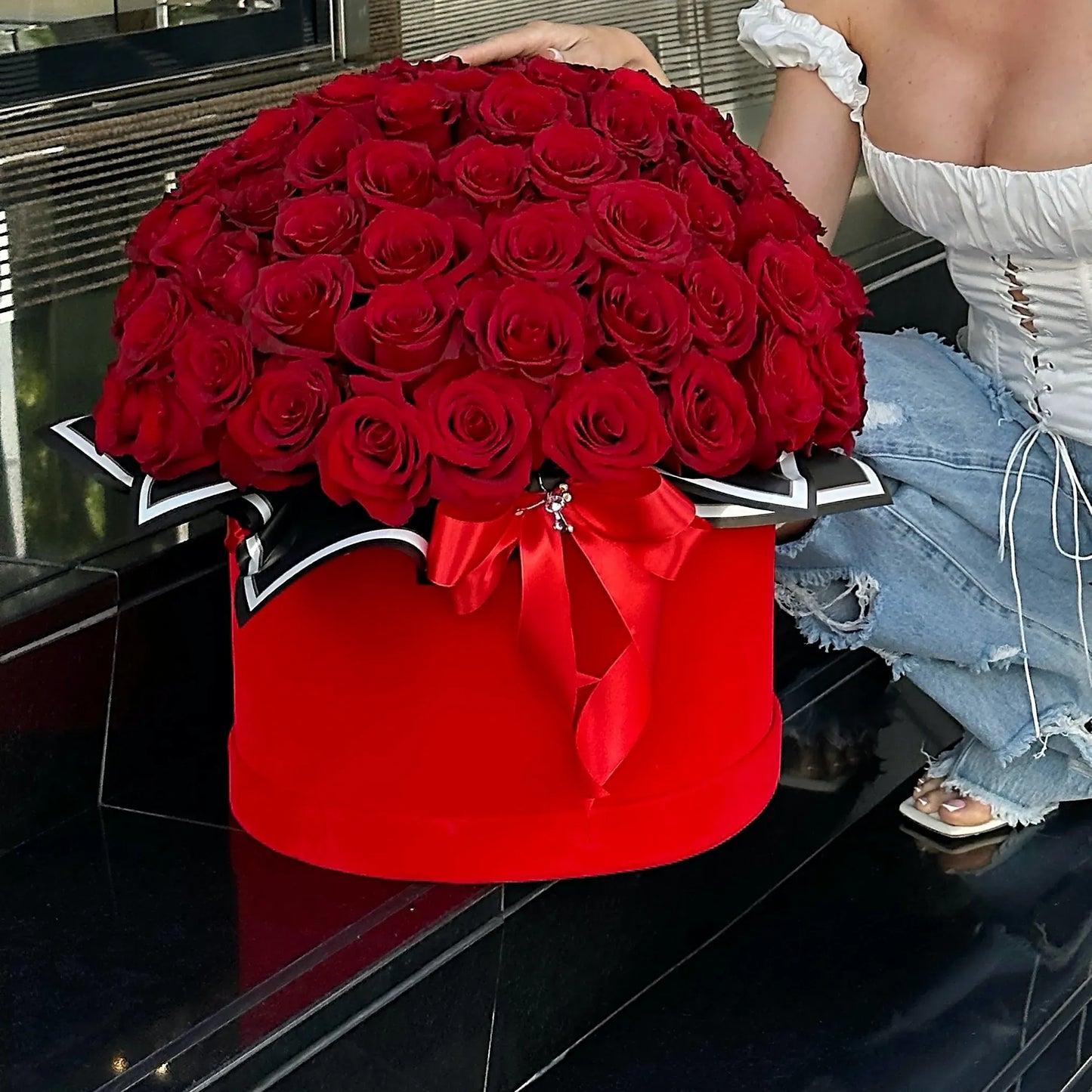 100/200 Red Rose Luxury Flower Bouquet In A Box - Miami Flower Store Same-Day Delivery Fort Lauderdale Brickell Aventura Las Olas Hallendale Beach Hollywood Sunny Isles