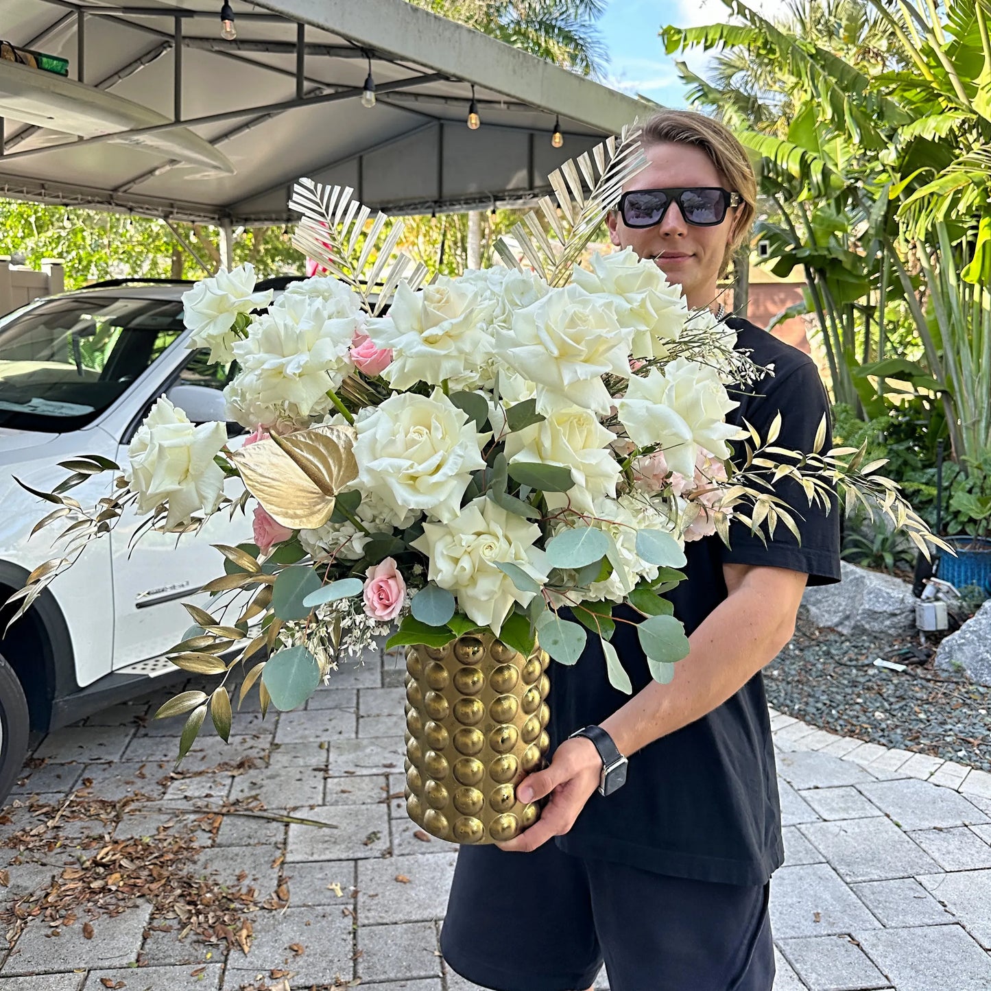 Mix Of Roses, Spray Roses, Hydrangea & Golden Leaves Flower Bouquet In A Vase - Miami Flower Store Same-Day Delivery Fort Lauderdale Brickell Aventura Las Olas Hallendale Beach Hollywood Sunny Isles