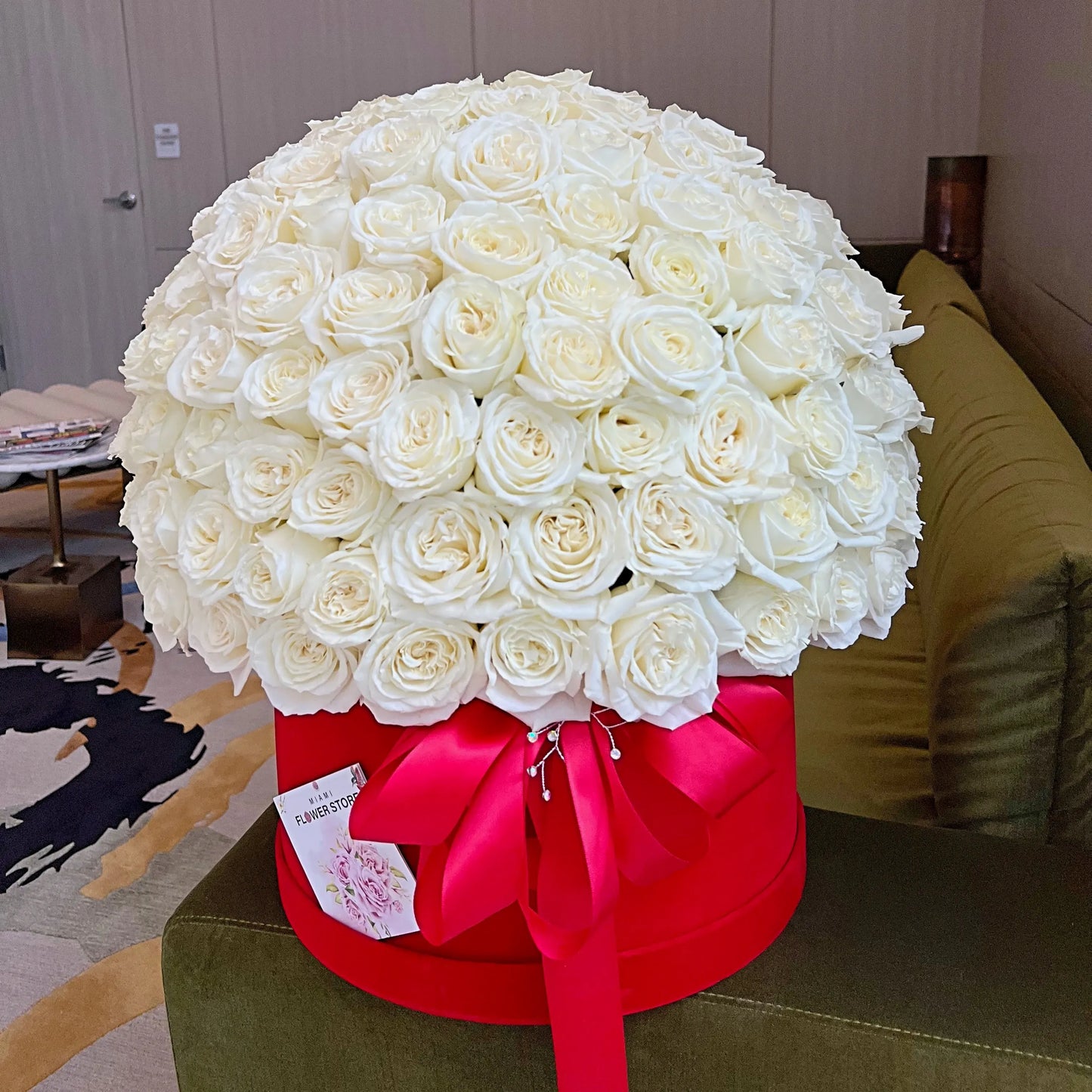 200 White Rose Luxury Flower Bouquet In A Box - Miami Flower Store Same-Day Delivery Fort Lauderdale Brickell Aventura Las Olas Hallendale Beach Hollywood Sunny Isles