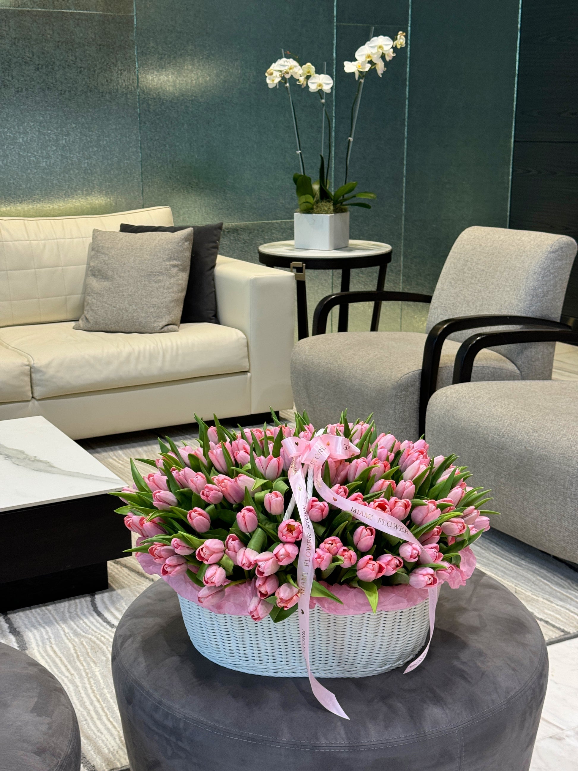 100-150 Pink Tulip Flower Bouquet In A Basket - Miami Flower Store Same-Day Delivery Fort Lauderdale Brickell Aventura Las Olas Hallendale Beach Hollywood Sunny Isles