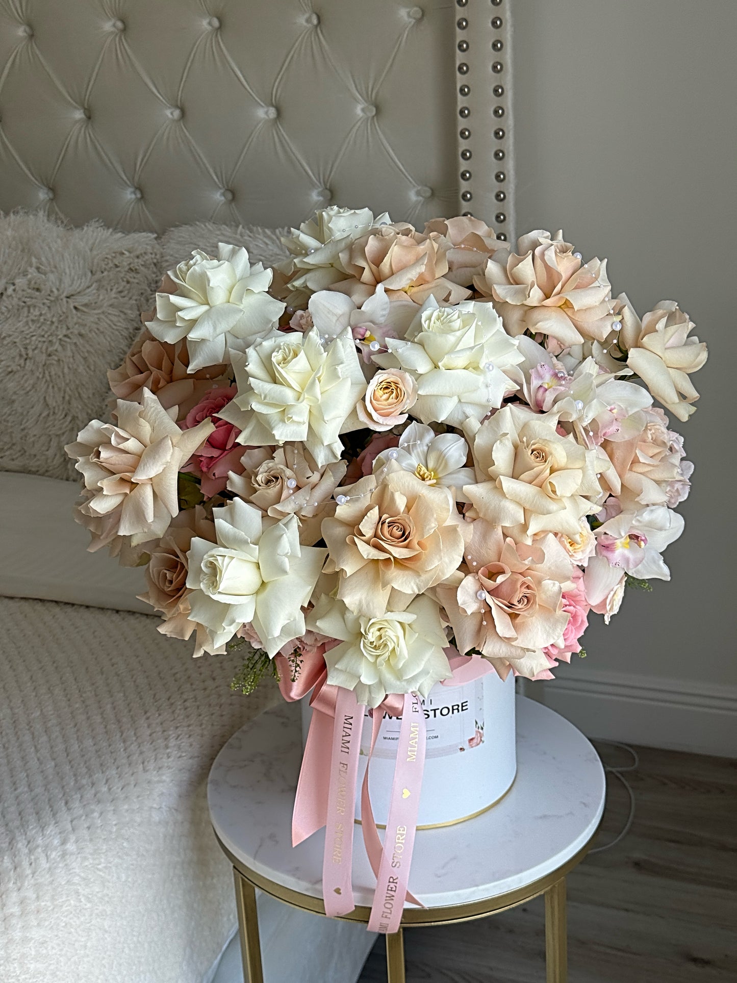 Beige And White Rose Flower Bouquet In A Box - Miami Flower Store Same-Day Delivery Fort Lauderdale Brickell Aventura Las Olas Hallendale Beach Hollywood Sunny Isles