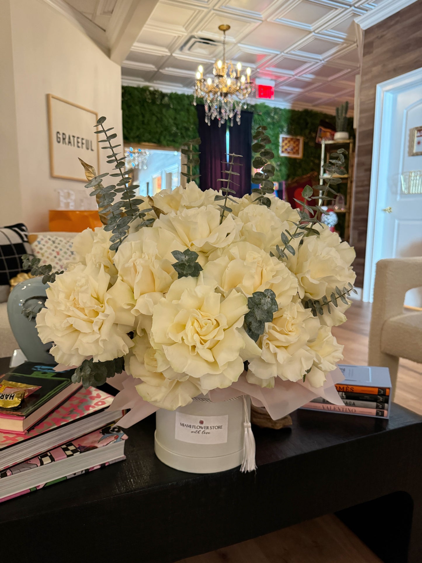 Luxury White & Blush Rose Flower Bouquet In A Box - Miami Flower Store Same-Day Delivery Fort Lauderdale Brickell Aventura Las Olas Hallendale Beach Hollywood Sunny Isles