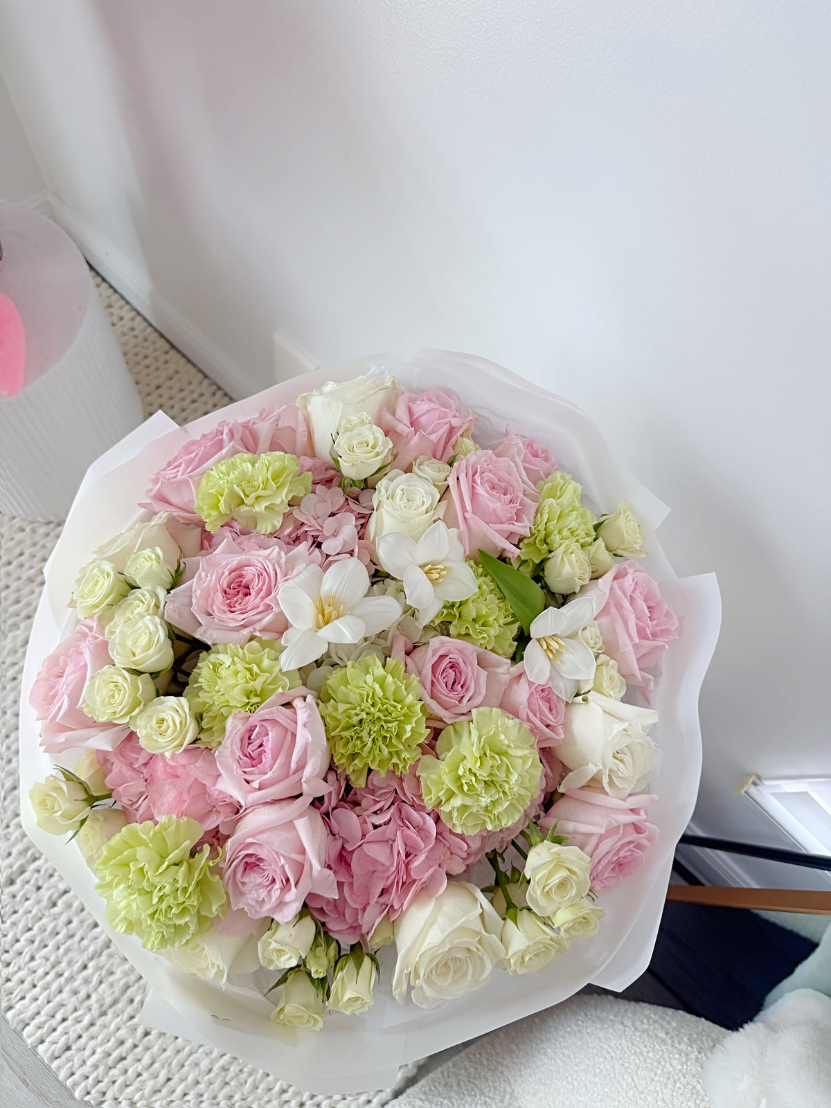 Bouquet Roses Pink & Green| MiamiFlowerStore - Miami Flower Store Same-Day Delivery Fort Lauderdale Brickell Aventura Las Olas Hallendale Beach Hollywood Sunny Isles