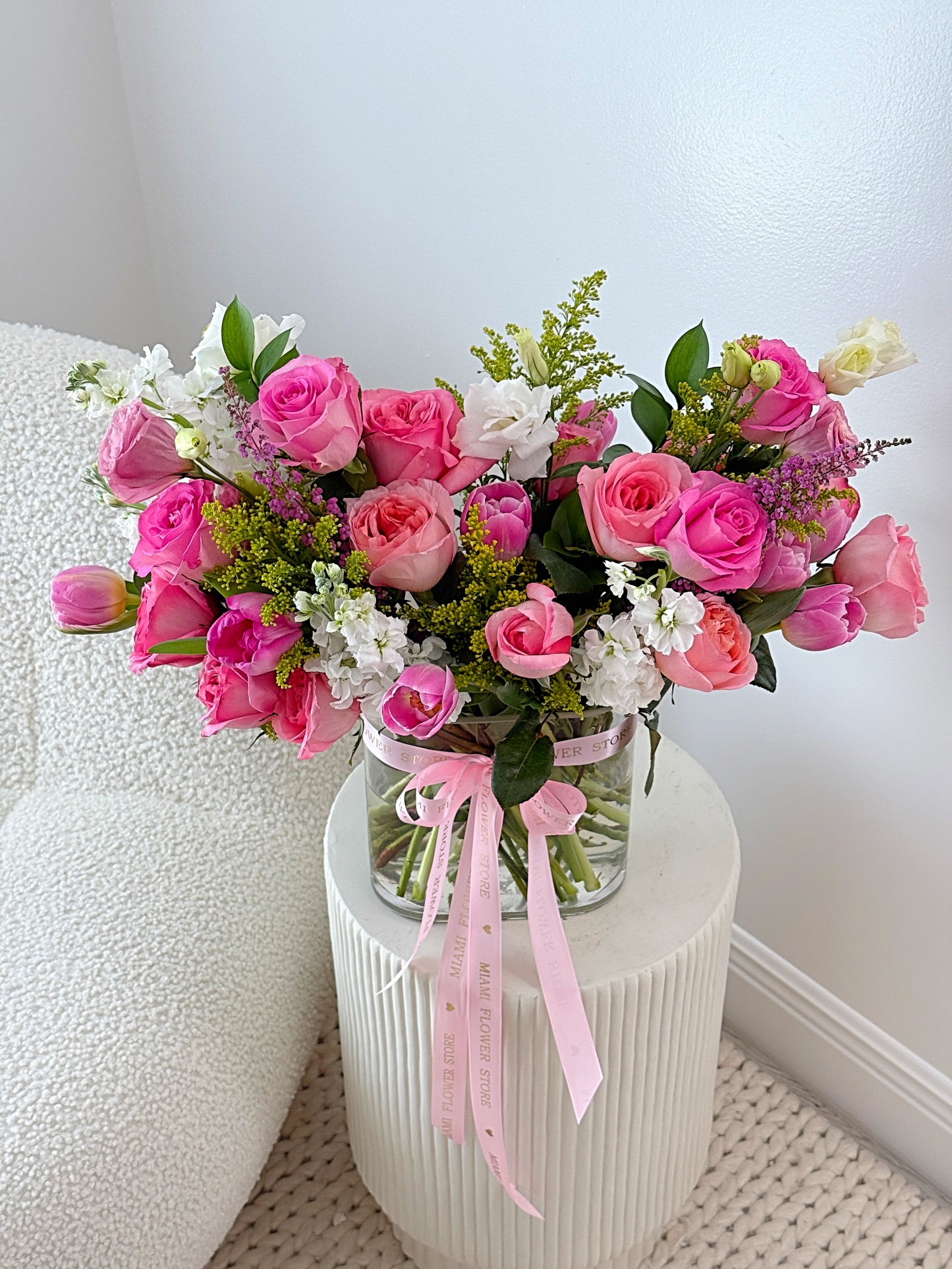 Pink Rose Mix Bouquet In A Vase - Miami Flower Store Same-Day Delivery Fort Lauderdale Brickell Aventura Las Olas Hallendale Beach Hollywood Sunny Isles