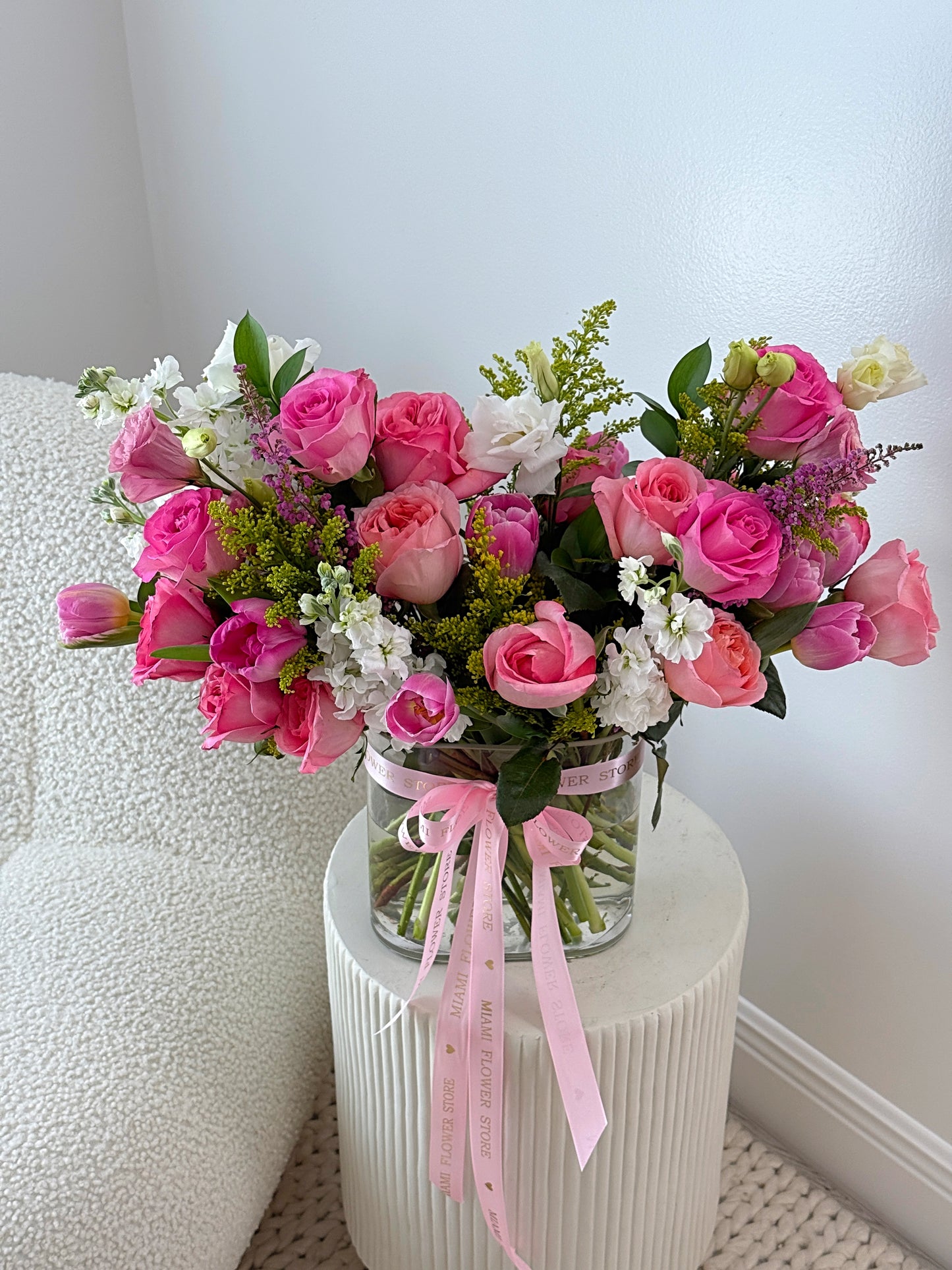Pink Rose Mix Bouquet In A Vase - Miami Flower Store Same-Day Delivery Fort Lauderdale Brickell Aventura Las Olas Hallendale Beach Hollywood Sunny Isles