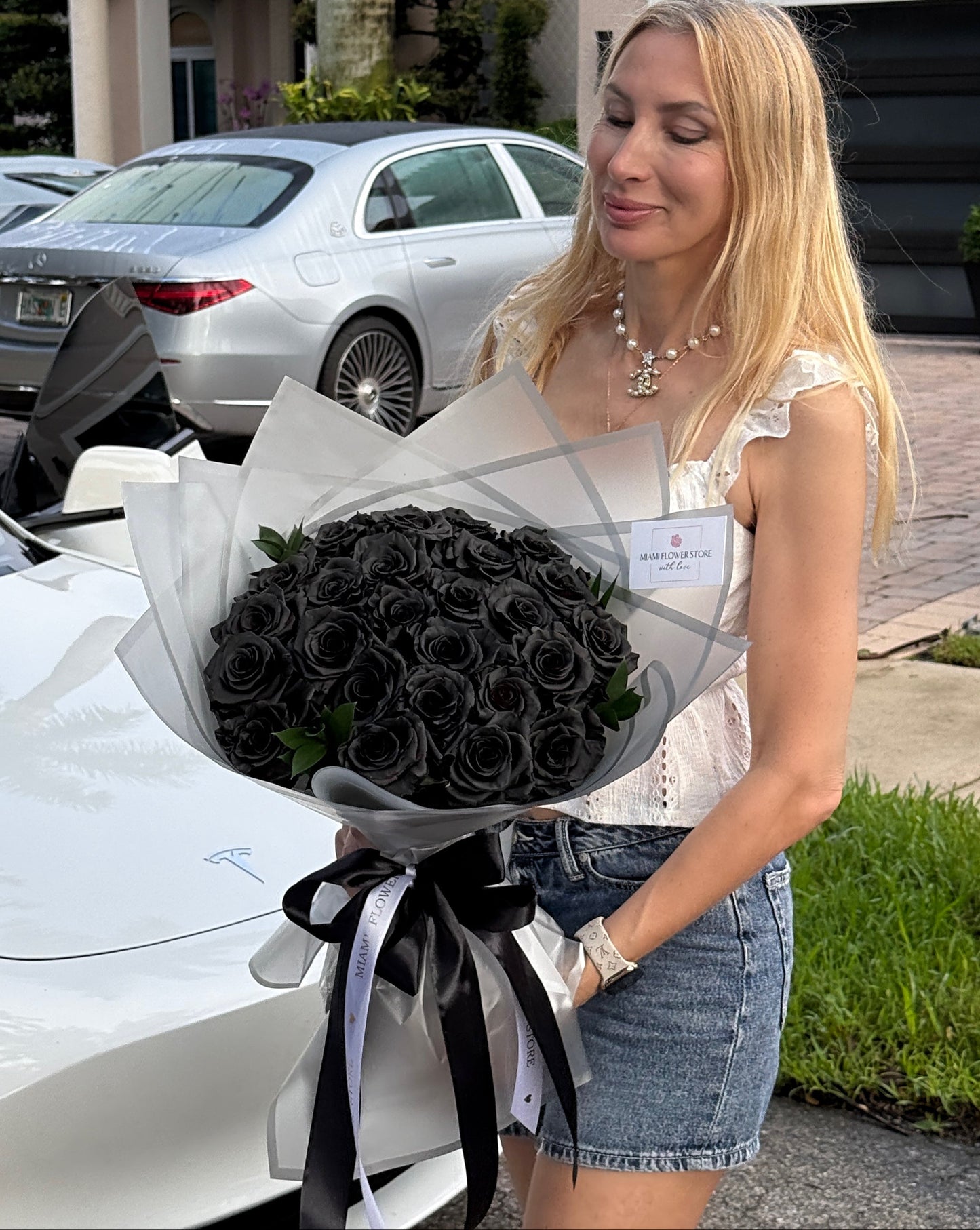 Black Rose Flower Bouquet - Miami Flower Store Same-Day Delivery Fort Lauderdale Brickell Aventura Las Olas Hallendale Beach Hollywood Sunny Isles