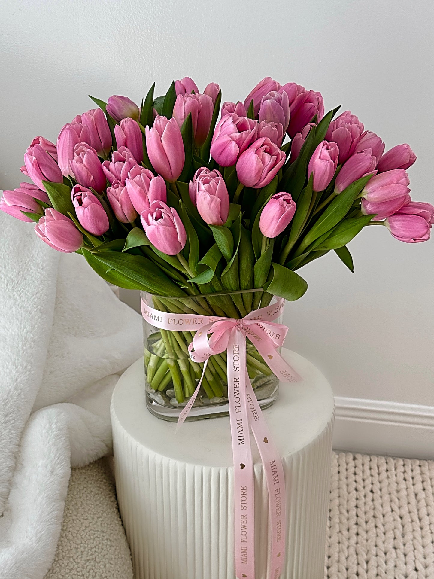 30 / 50 Pink Tulips In A Vase - Miami Flower Store Same-Day Delivery Fort Lauderdale Brickell Aventura Las Olas Hallendale Beach Hollywood Sunny Isles