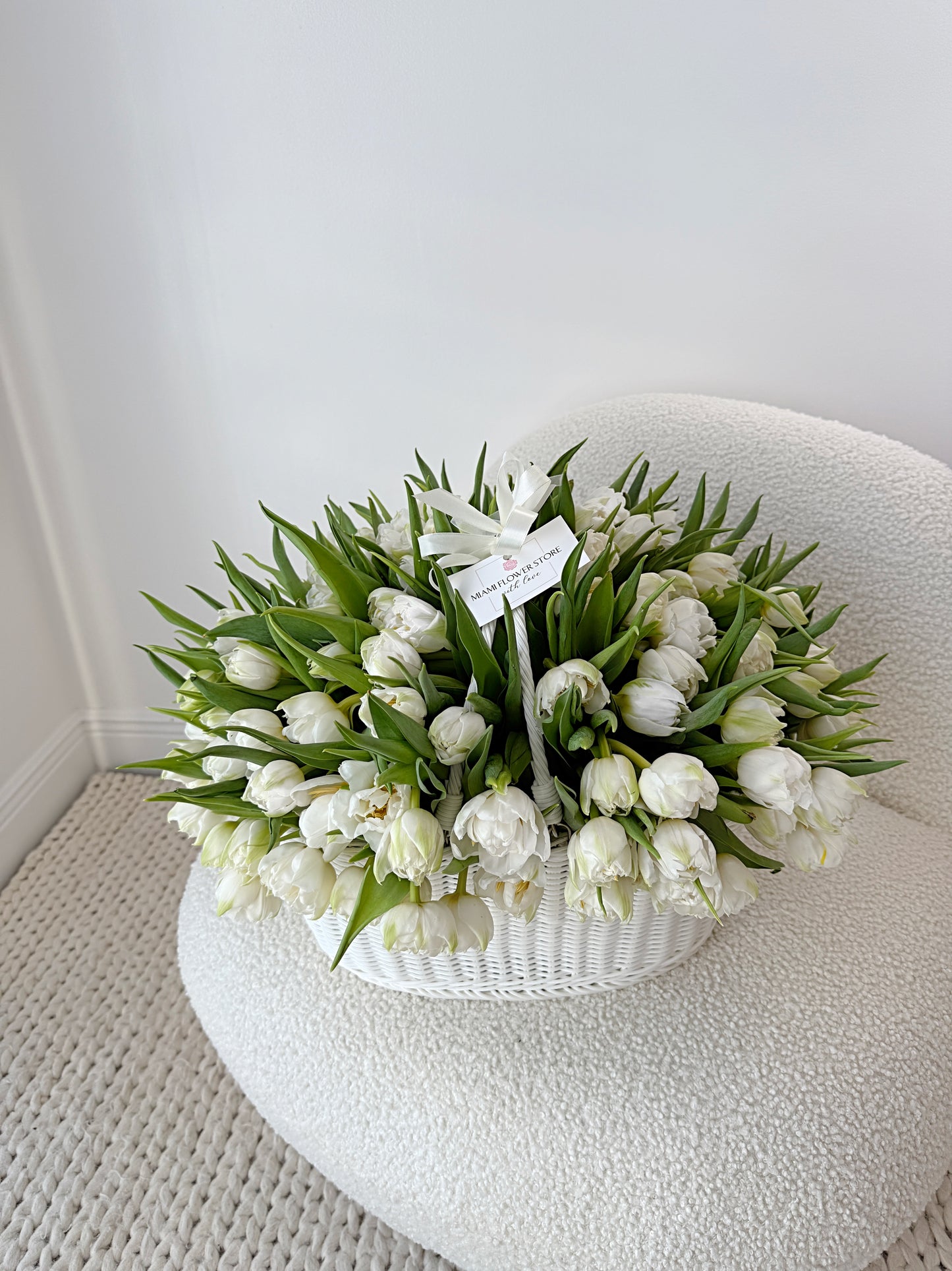 100-150 White Tulips Flower Bouquet In A Basket - Miami Flower Store Same-Day Delivery Fort Lauderdale Brickell Aventura Las Olas Hallendale Beach Hollywood Sunny Isles