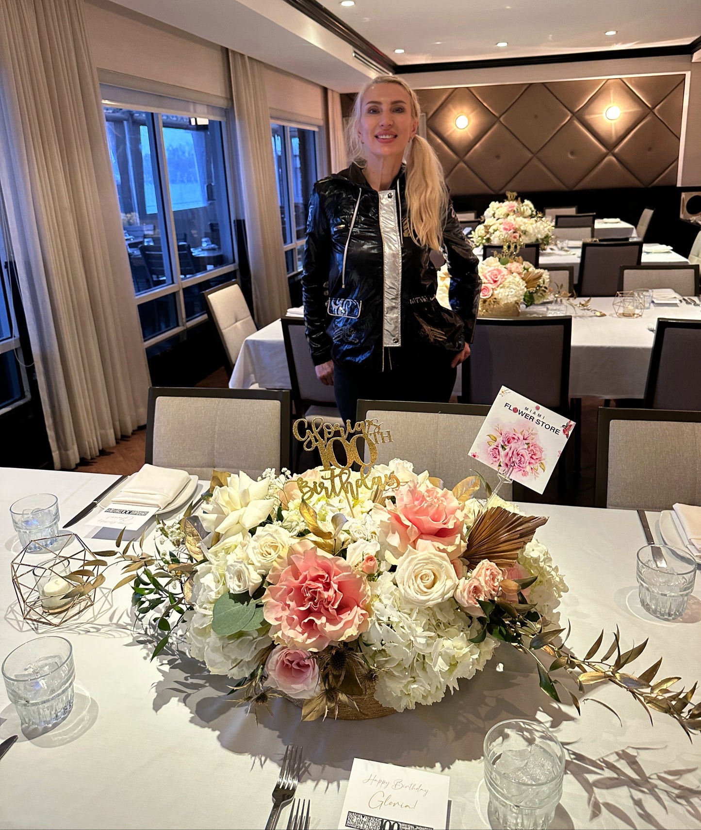 White Table Centerpiece - Roses, Spray Roses, Hydrangea - Miami Flower Store Same-Day Delivery Fort Lauderdale Brickell Aventura Las Olas Hallendale Beach Hollywood Sunny Isles