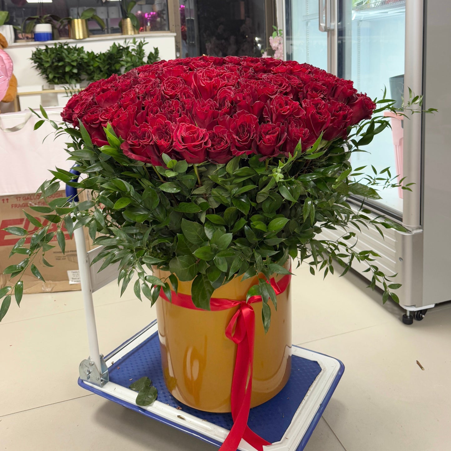 200 Long Stem Red Roses In A Large Flower Box - Miami Flower Store Same-Day Delivery Fort Lauderdale Brickell Aventura Las Olas Hallendale Beach Hollywood Sunny Isles