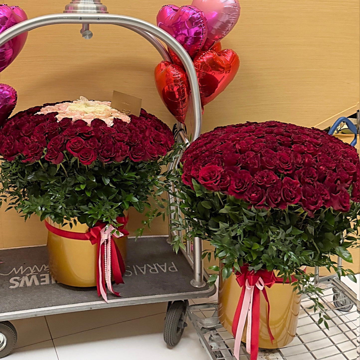 200 Long Stem Red Roses In A Large Flower Box - Miami Flower Store Same-Day Delivery Fort Lauderdale Brickell Aventura Las Olas Hallendale Beach Hollywood Sunny Isles