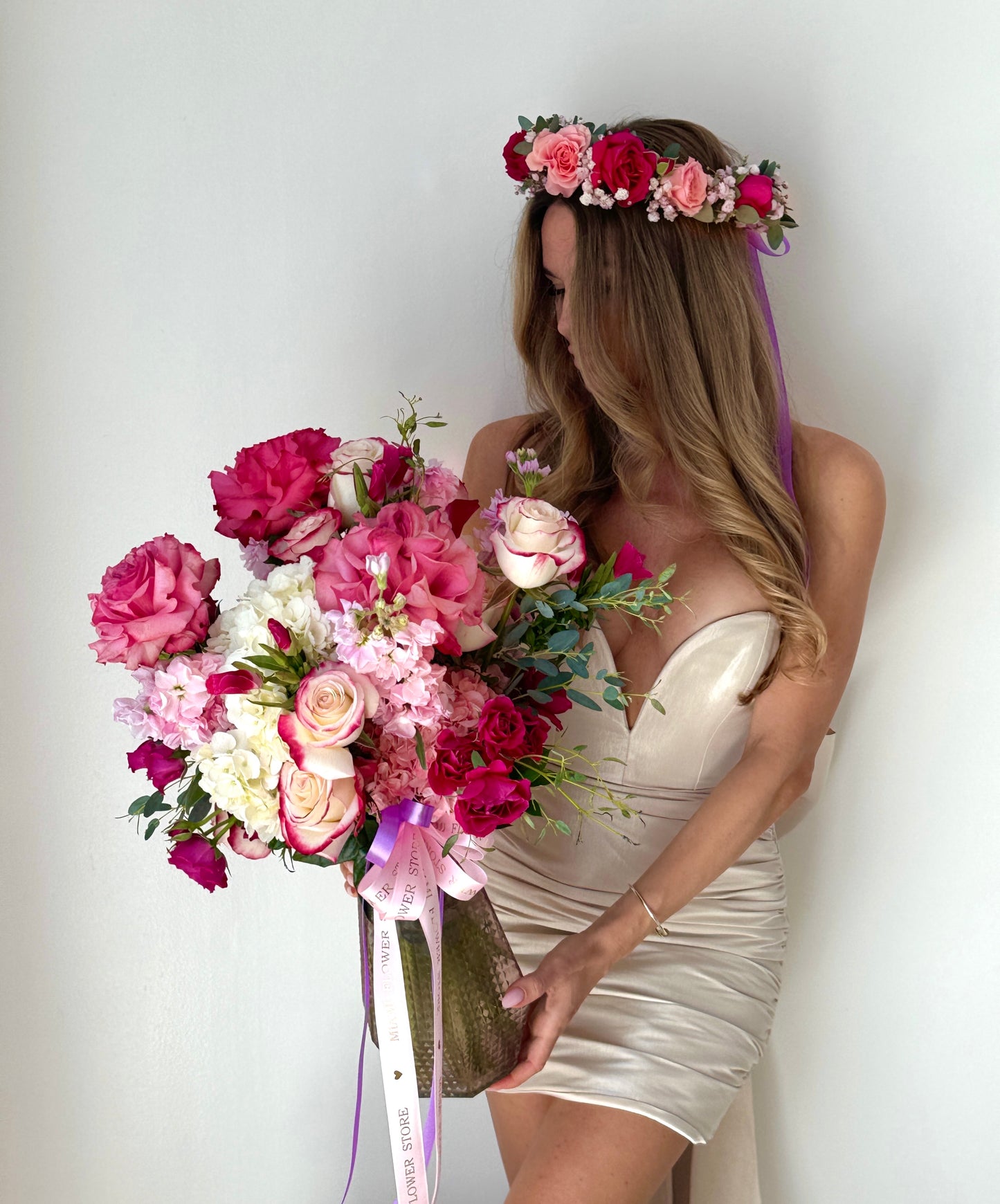 Headpiece & Pink Rose Bouquet In A Vase - Miami Flower Store Same-Day Delivery Fort Lauderdale Brickell Aventura Las Olas Hallendale Beach Hollywood Sunny Isles