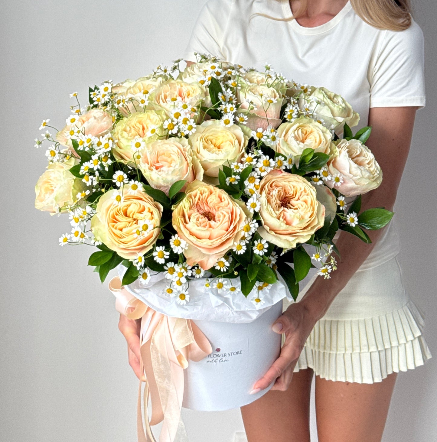 Roses & Chamomile Flower Bouquet In A Box - Miami Flower Store Same-Day Delivery Fort Lauderdale Brickell Aventura Las Olas Hallendale Beach Hollywood Sunny Isles
