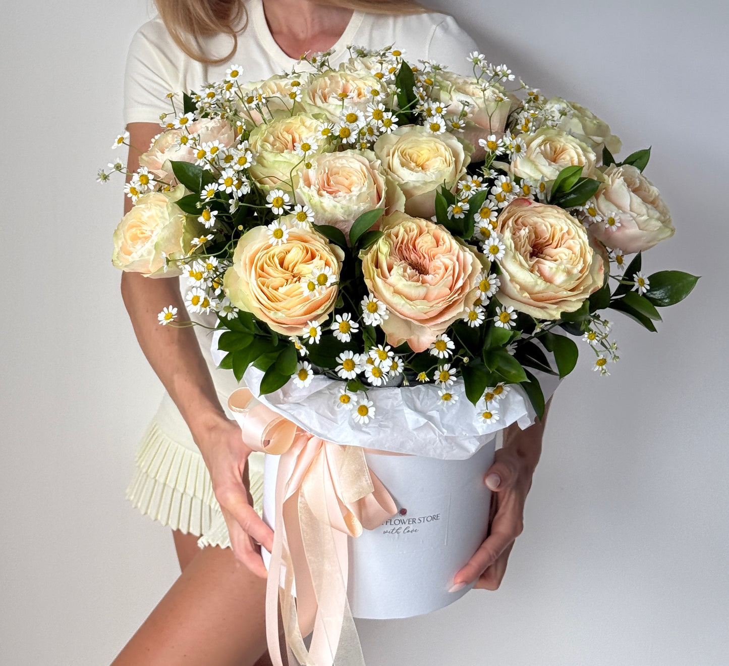 Roses & Chamomile Flower Bouquet In A Box - Miami Flower Store Same-Day Delivery Fort Lauderdale Brickell Aventura Las Olas Hallendale Beach Hollywood Sunny Isles