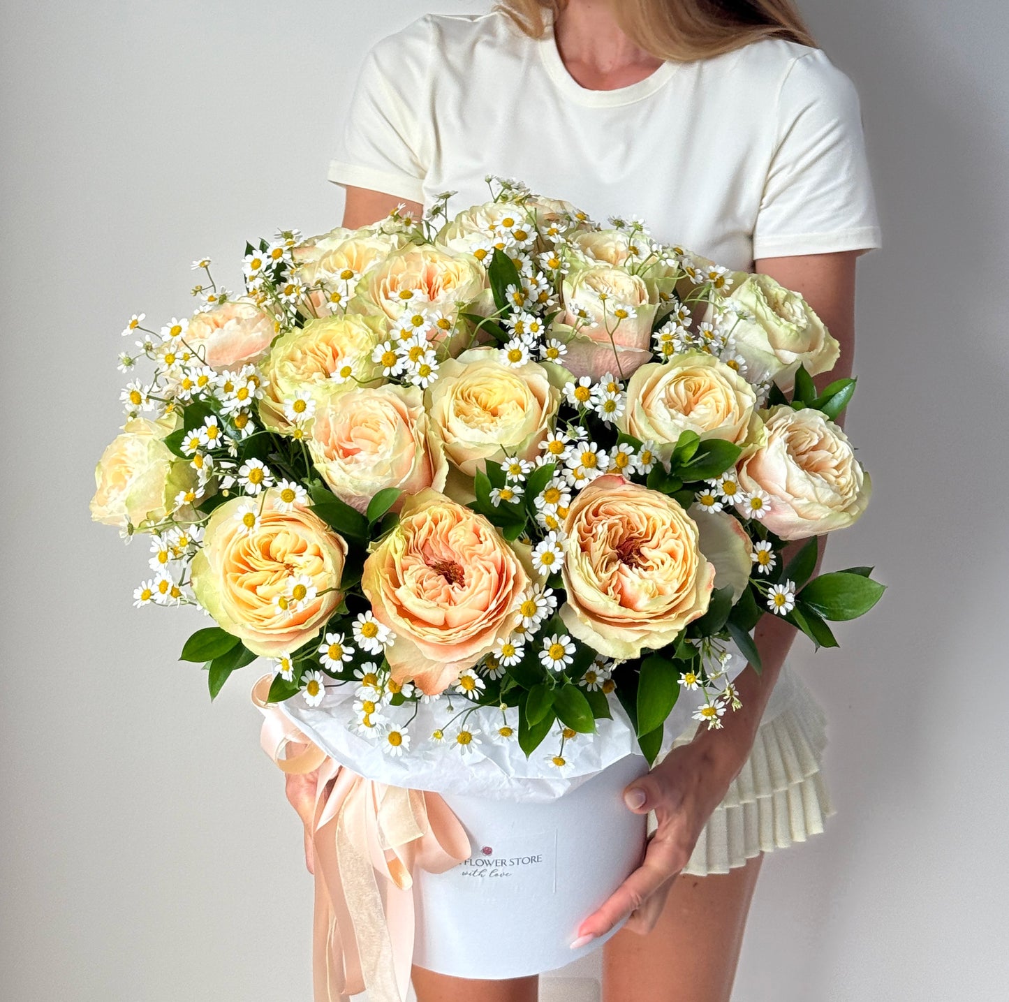 Roses & Chamomile Flower Bouquet In A Box - Miami Flower Store Same-Day Delivery Fort Lauderdale Brickell Aventura Las Olas Hallendale Beach Hollywood Sunny Isles