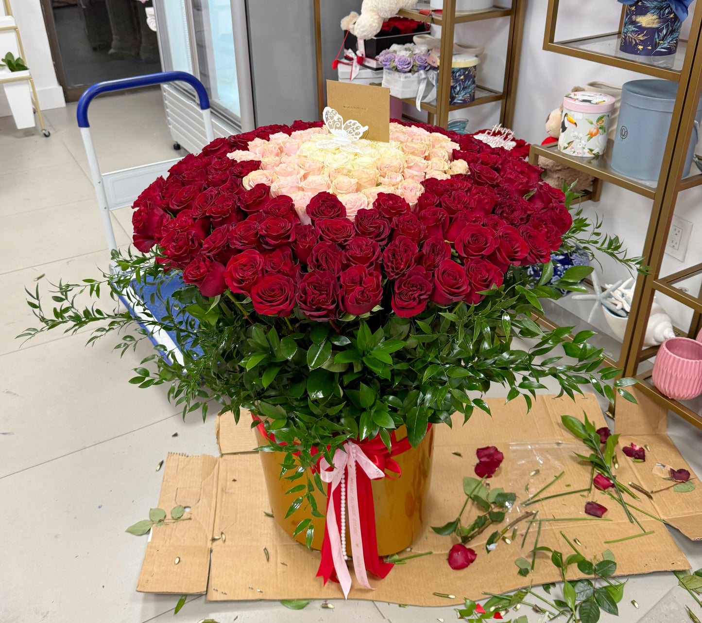 200 Long Stem Red Roses In A Large Flower Box - Miami Flower Store Same-Day Delivery Fort Lauderdale Brickell Aventura Las Olas Hallendale Beach Hollywood Sunny Isles
