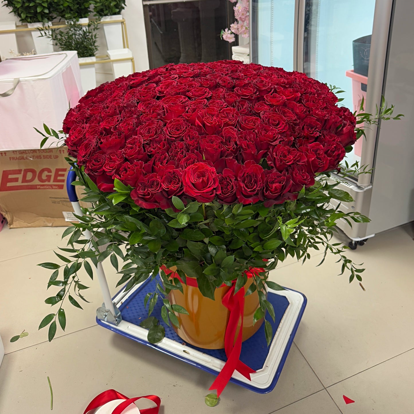 200 Long Stem Red Roses In A Large Flower Box - Miami Flower Store Same-Day Delivery Fort Lauderdale Brickell Aventura Las Olas Hallendale Beach Hollywood Sunny Isles