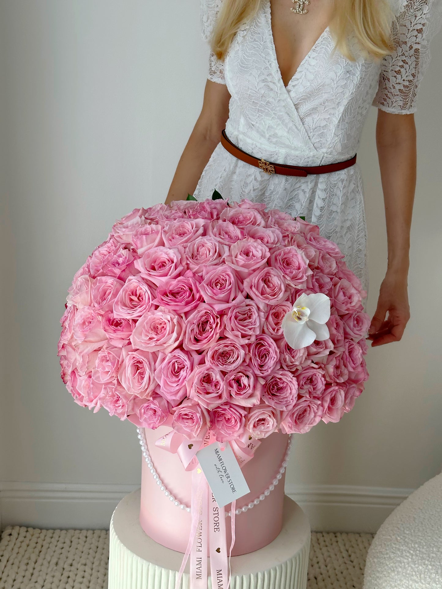100 Classic Pink Rose Flower Bouquet In A Box - Miami Flower Store Same-Day Delivery Fort Lauderdale Brickell Aventura Las Olas Hallendale Beach Hollywood Sunny Isles