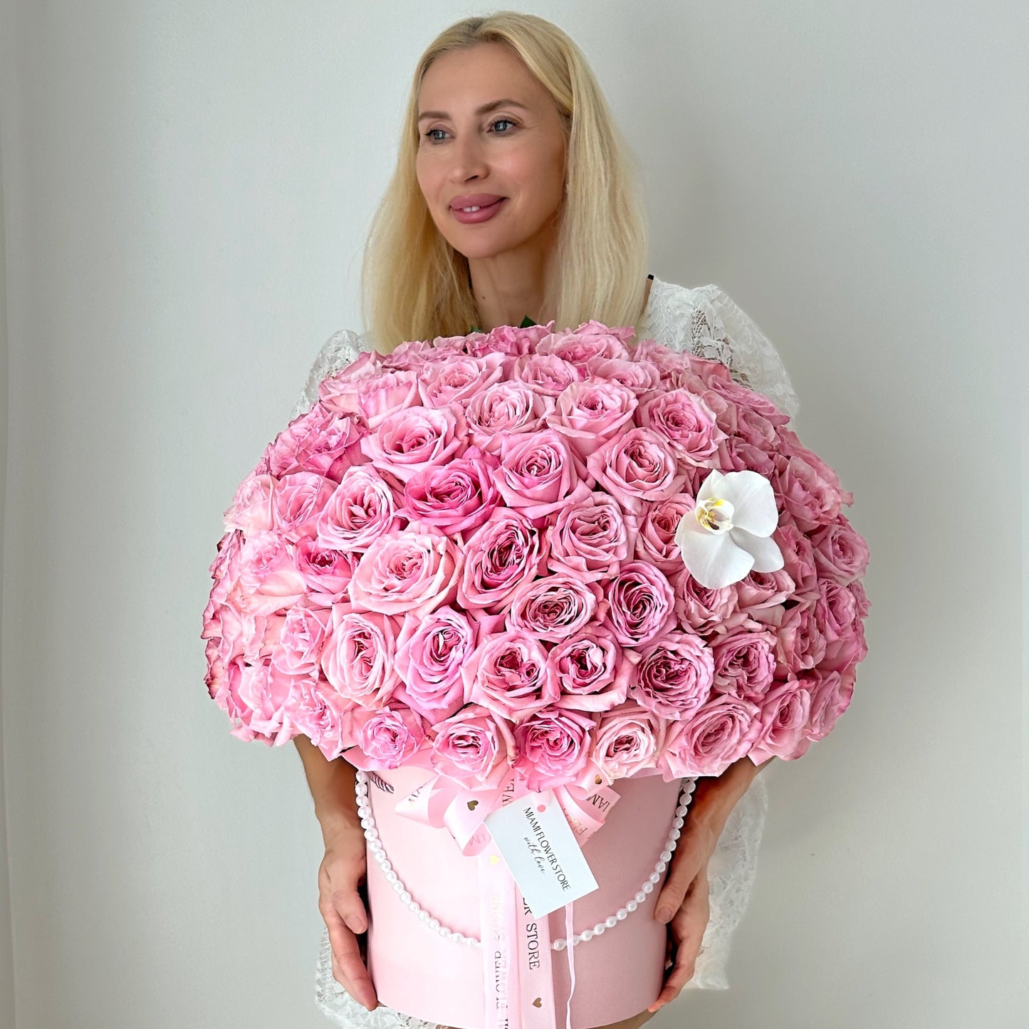 100 Classic Pink Rose Flower Bouquet In A Box - Miami Flower Store Same-Day Delivery Fort Lauderdale Brickell Aventura Las Olas Hallendale Beach Hollywood Sunny Isles
