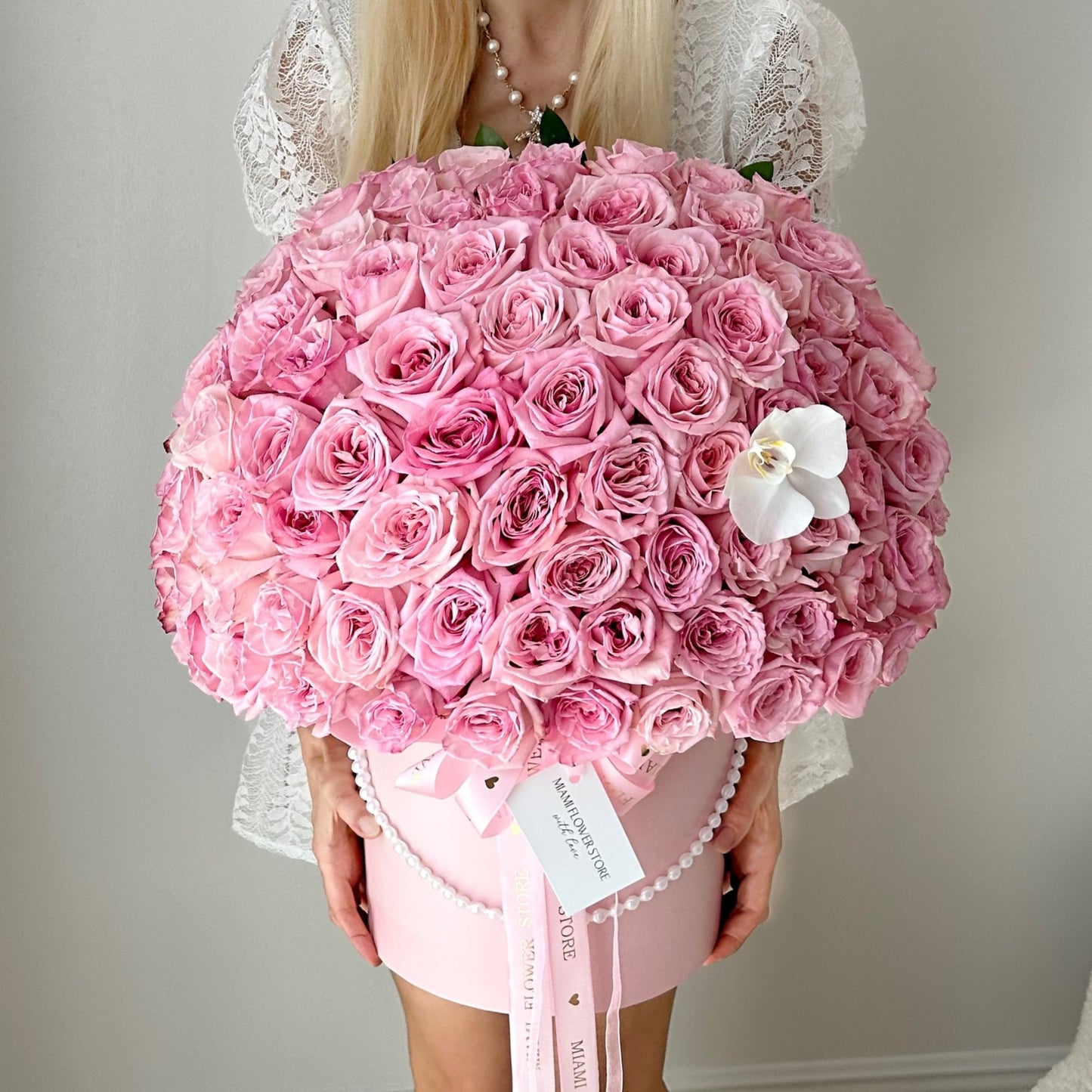 100 Classic Pink Rose Flower Bouquet In A Box - Miami Flower Store Same-Day Delivery Fort Lauderdale Brickell Aventura Las Olas Hallendale Beach Hollywood Sunny Isles