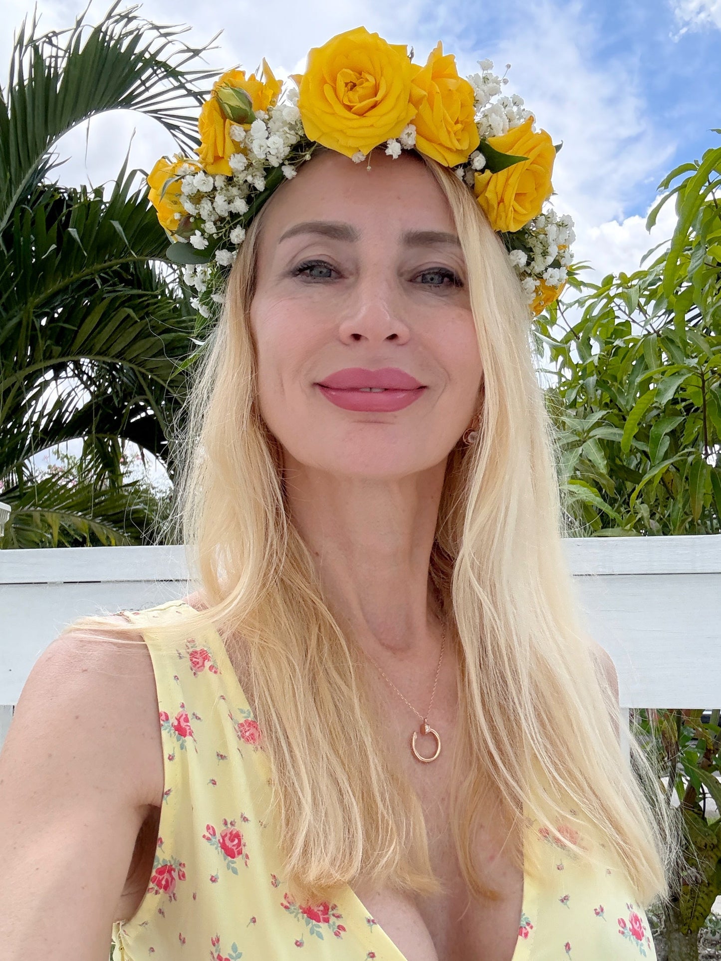 Custom-Made Headpiece Headband Of Fresh Cut Flowers - Miami Flower Store Same-Day Delivery Fort Lauderdale Brickell Aventura Las Olas Hallendale Beach Hollywood Sunny Isles