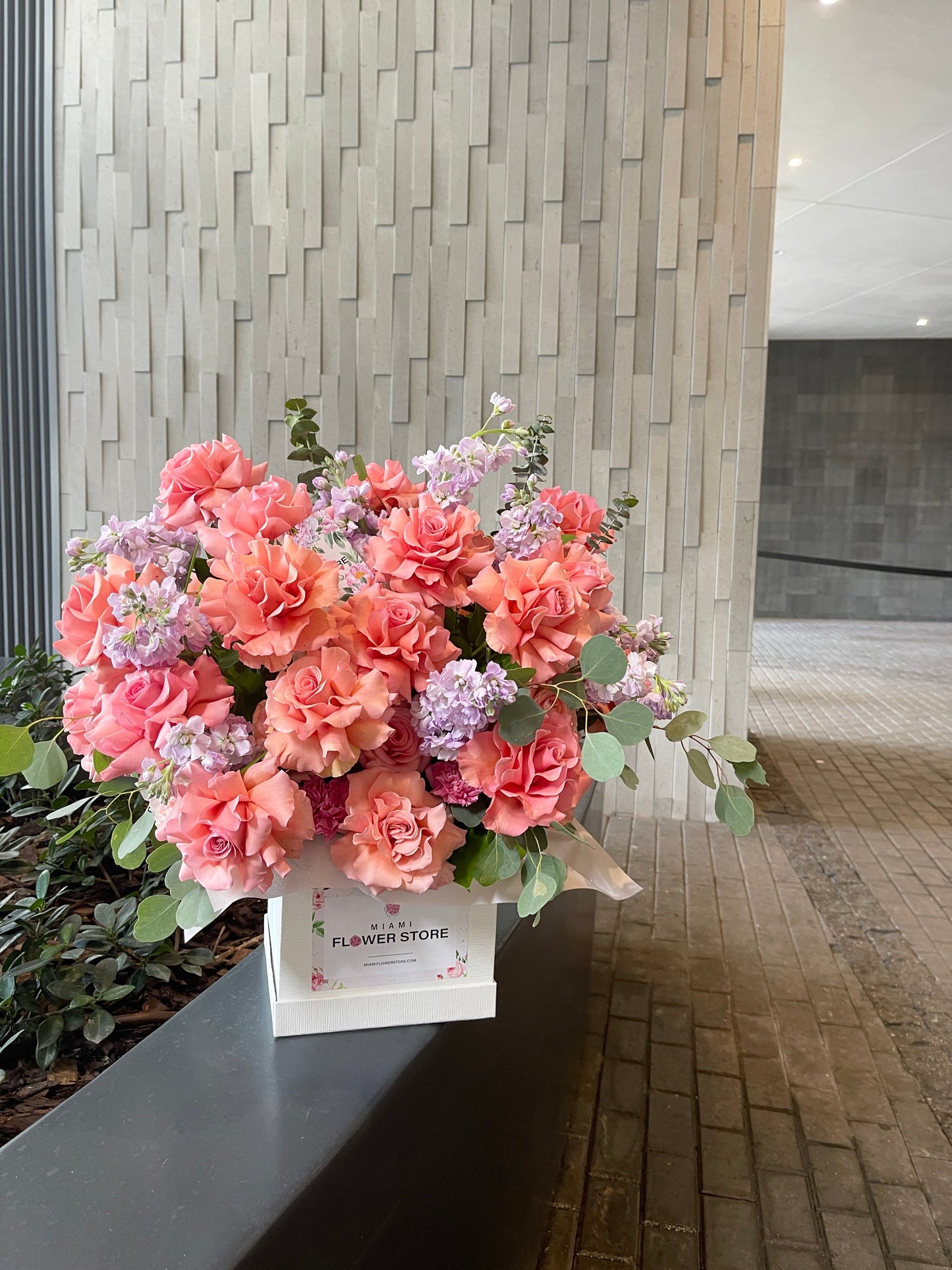 Peach & Pink Roses Flower Bouquet In A Box - Miami Flower Store Same-Day Delivery Fort Lauderdale Brickell Aventura Las Olas Hallendale Beach Hollywood Sunny Isles