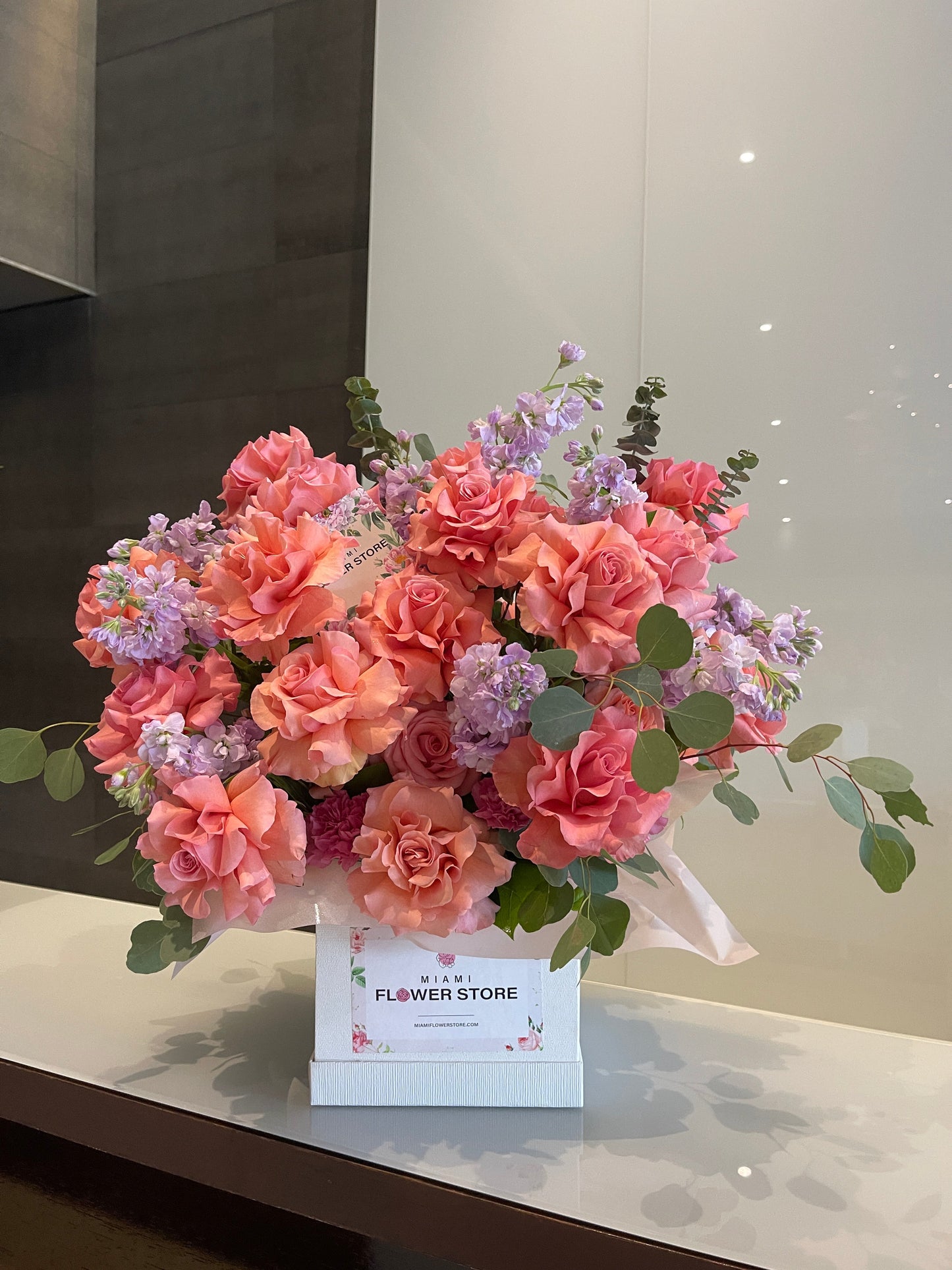 Peach & Pink Roses Flower Bouquet In A Box - Miami Flower Store Same-Day Delivery Fort Lauderdale Brickell Aventura Las Olas Hallendale Beach Hollywood Sunny Isles