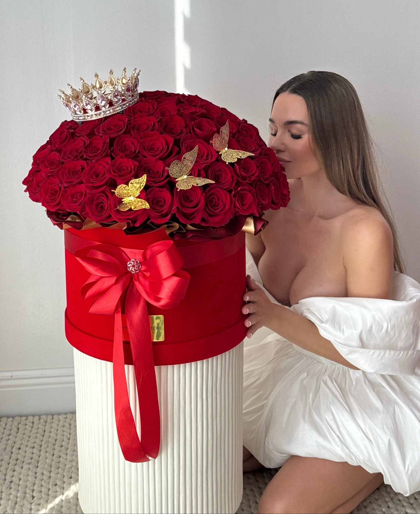 100/200 Red Rose Luxury Flower Bouquet In A Box - Miami Flower Store Same-Day Delivery Fort Lauderdale Brickell Aventura Las Olas Hallendale Beach Hollywood Sunny Isles