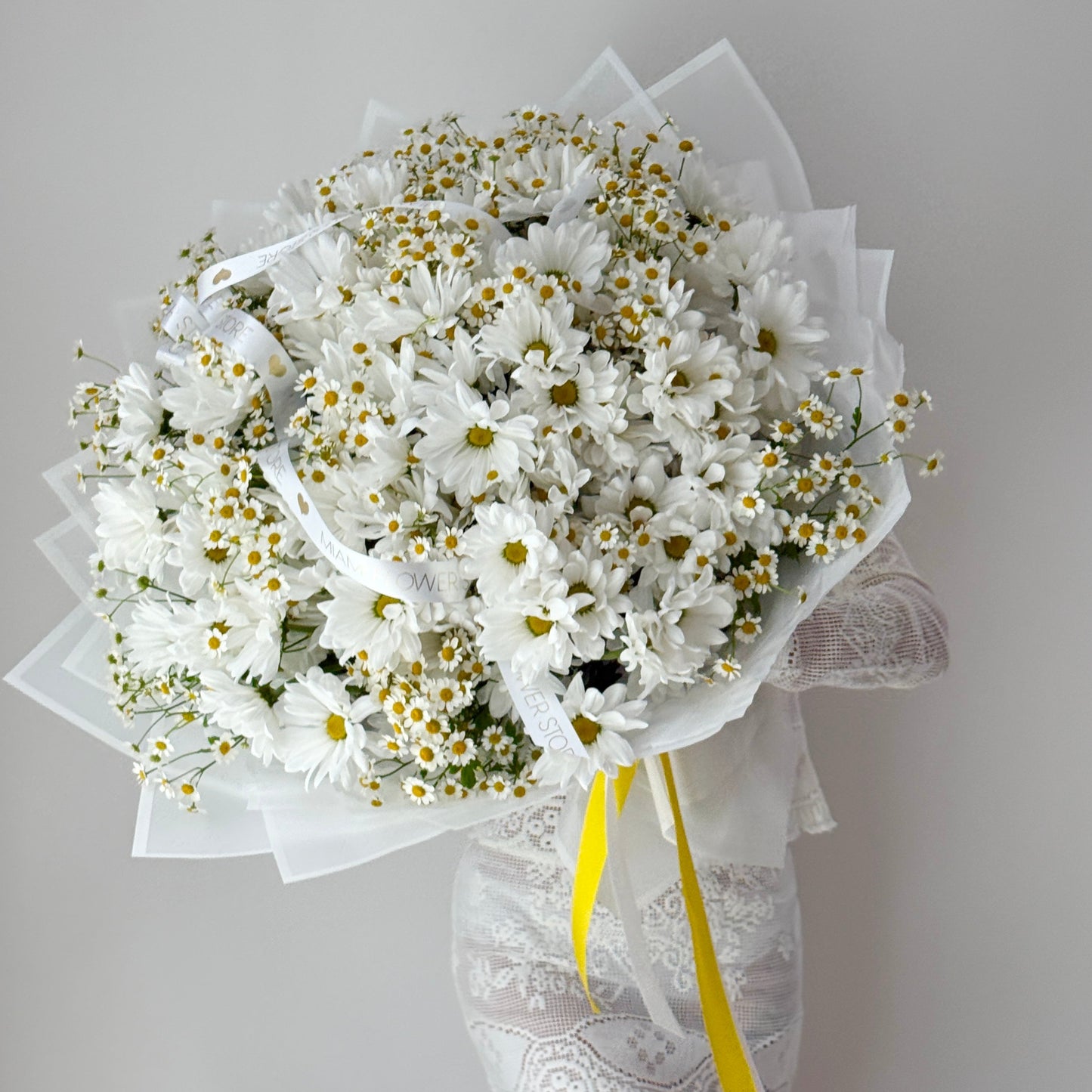 Luxury Daisy Flower Bouquet - Miami Flower Store Same-Day Delivery Fort Lauderdale Brickell Aventura Las Olas Hallendale Beach Hollywood Sunny Isles