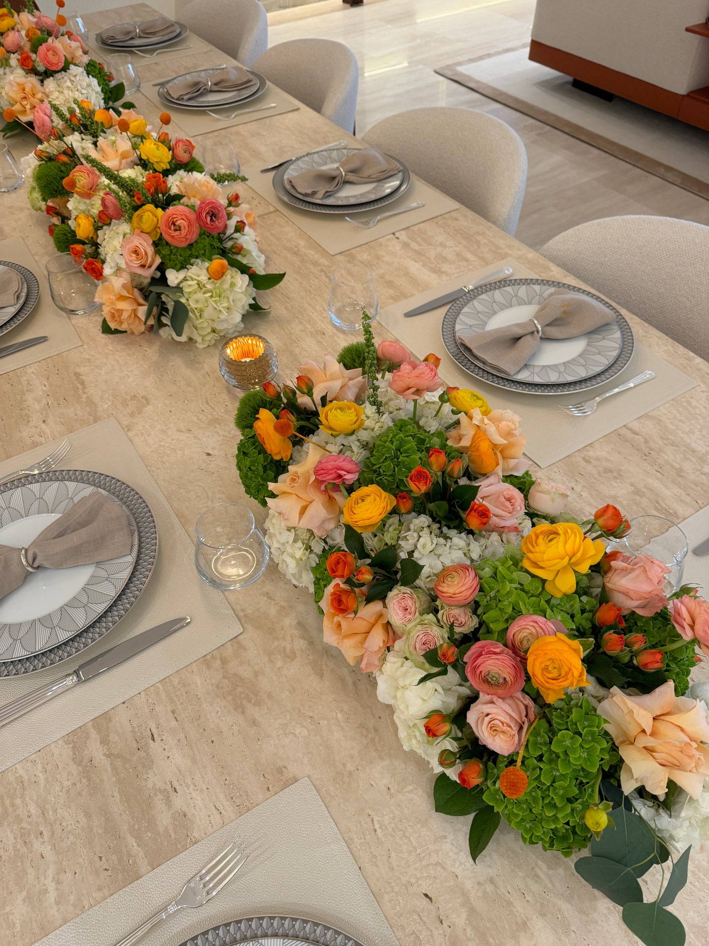 Orange Flower Table Centerpiece - Roses, Spray Roses, Ranunculus, Hydrangea - Miami Flower Store Same-Day Delivery Fort Lauderdale Brickell Aventura Las Olas Hallendale Beach Hollywood Sunny Isles