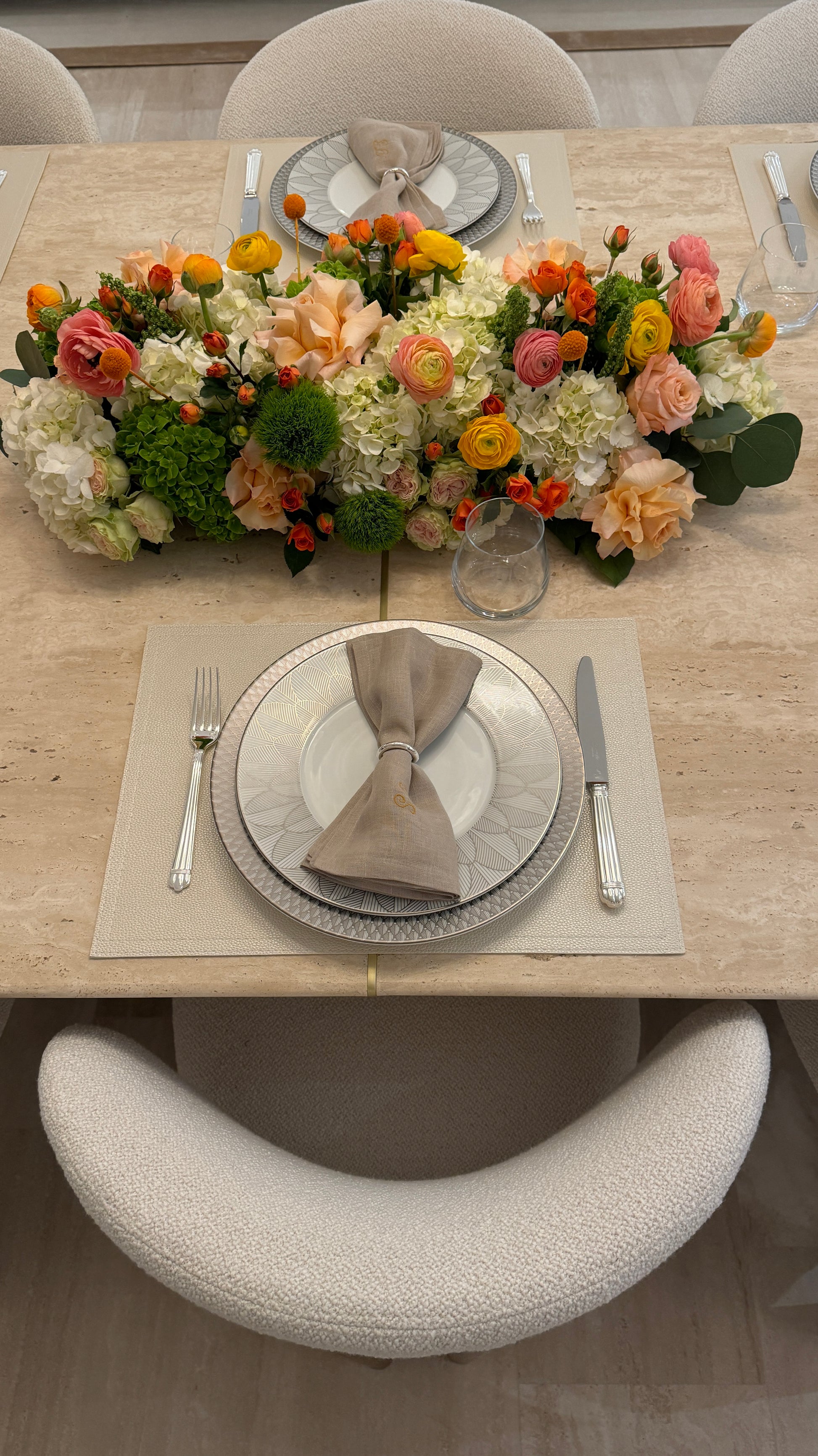 Orange Flower Table Centerpiece - Roses, Spray Roses, Ranunculus, Hydrangea - Miami Flower Store Same-Day Delivery Fort Lauderdale Brickell Aventura Las Olas Hallendale Beach Hollywood Sunny Isles