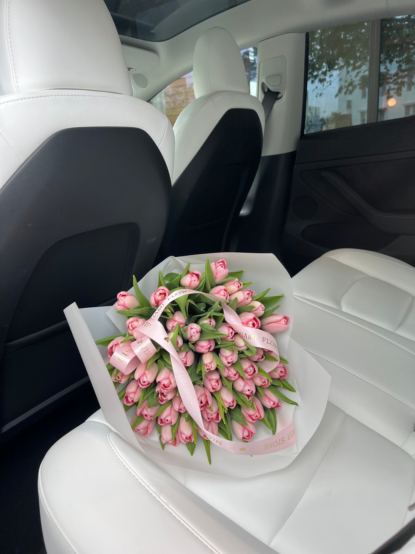 30 / 50 Tulip Flower Bouquet - Miami Flower Store Same-Day Delivery Fort Lauderdale Brickell Aventura Las Olas Hallendale Beach Hollywood Sunny Isles