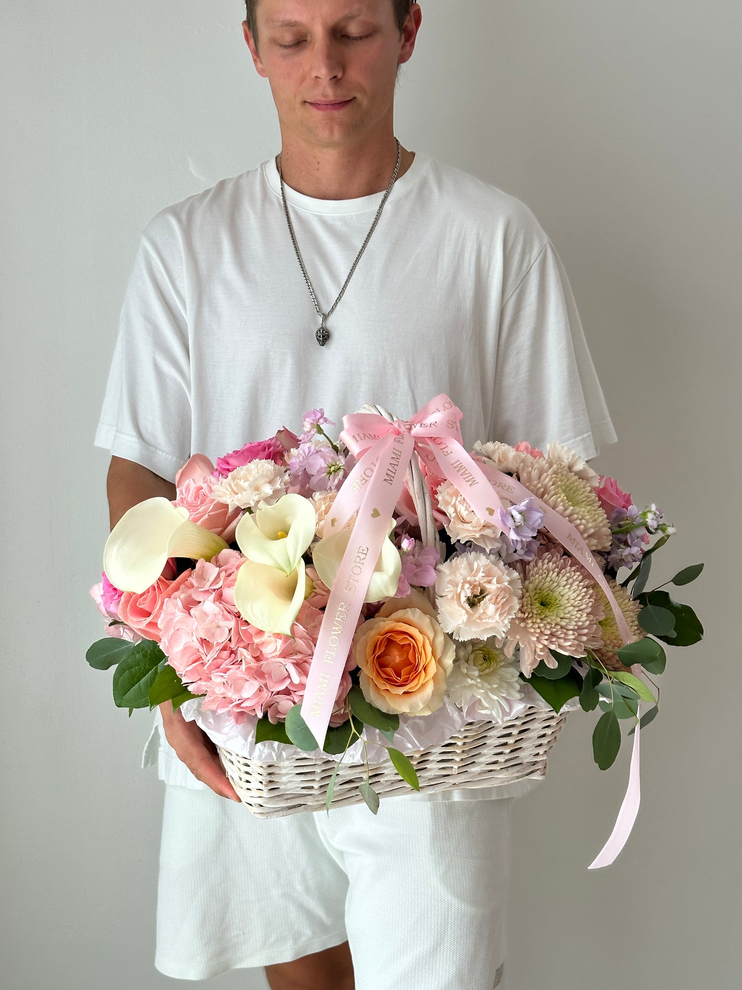 Roses & Callas & Mix Flowers In A Basket - Miami Flower Store Same-Day Delivery Fort Lauderdale Brickell Aventura Las Olas Hallendale Beach Hollywood Sunny Isles