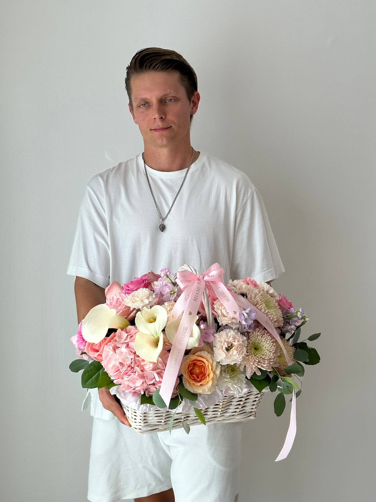 Roses & Callas & Mix Flowers In A Basket - Miami Flower Store Same-Day Delivery Fort Lauderdale Brickell Aventura Las Olas Hallendale Beach Hollywood Sunny Isles