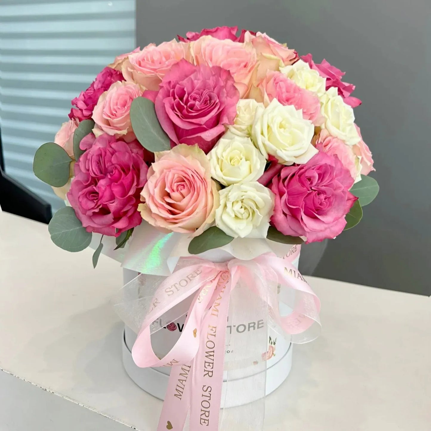 Pink & White Rose Flower Bouquet In A Box - Miami Flower Store Delivery Fort Lauderdale