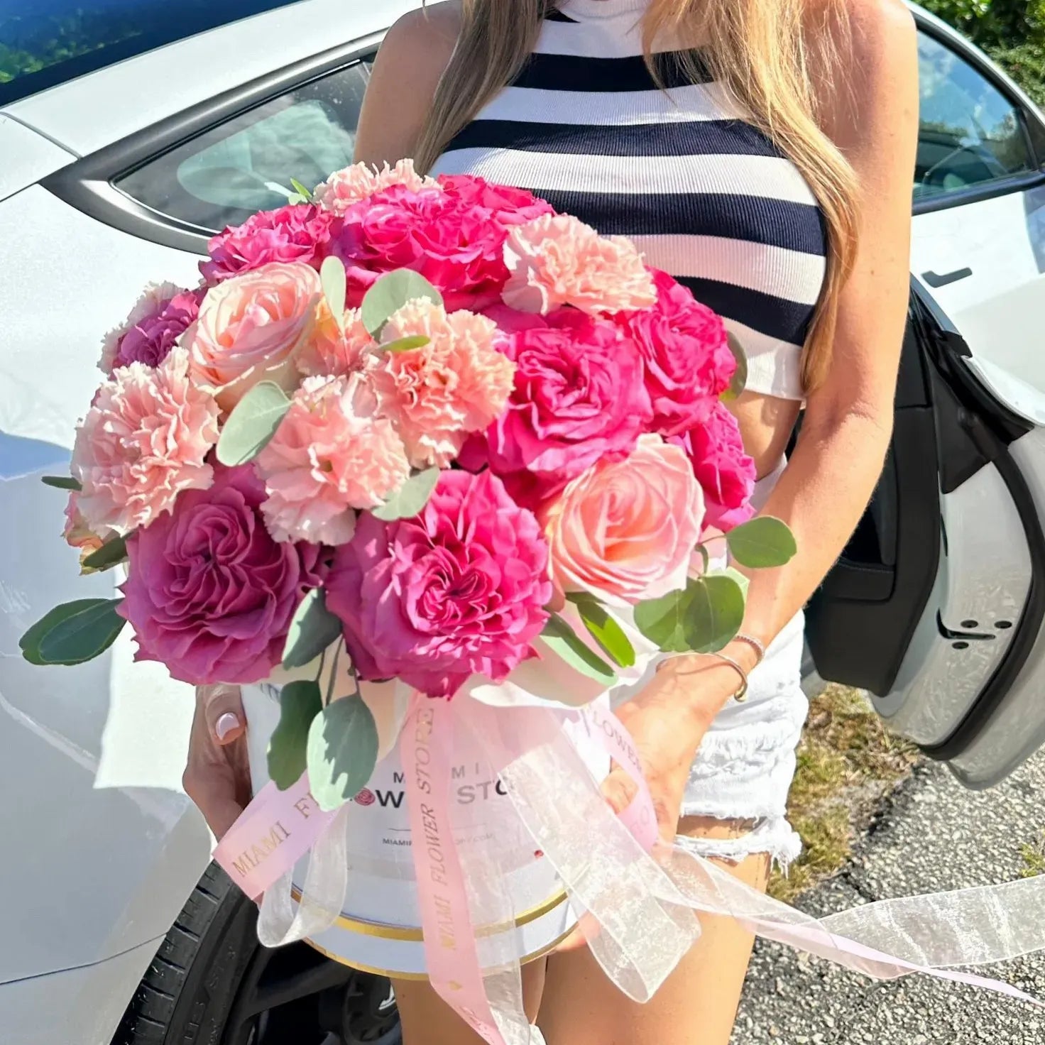 Pink & White Rose Flower Bouquet In A Box - Miami Flower Store Delivery Fort Lauderdale