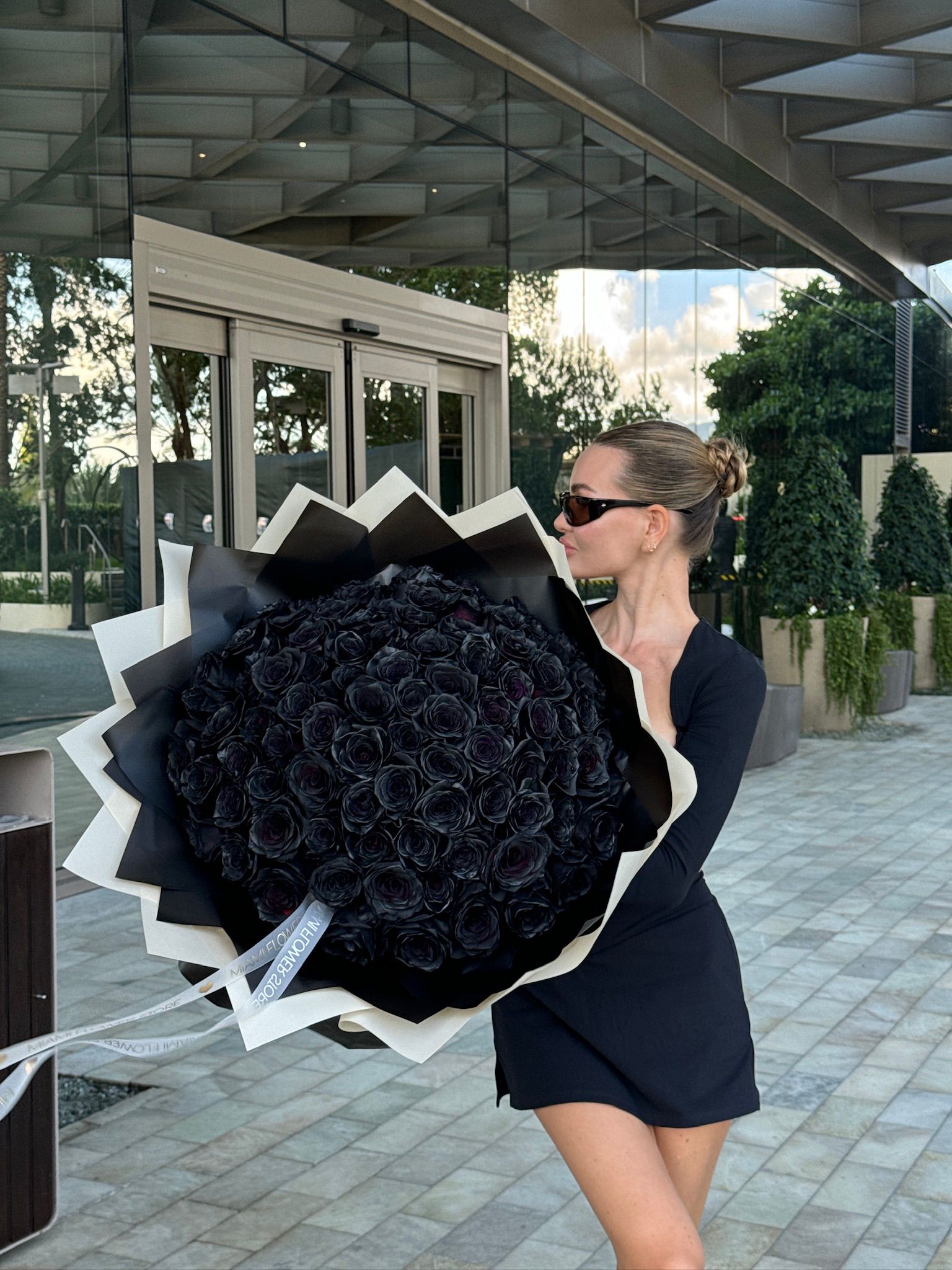 Black Rose Flower Bouquet - Miami Flower Store Same-Day Delivery Fort Lauderdale Brickell Aventura Las Olas Hallendale Beach Hollywood Sunny Isles