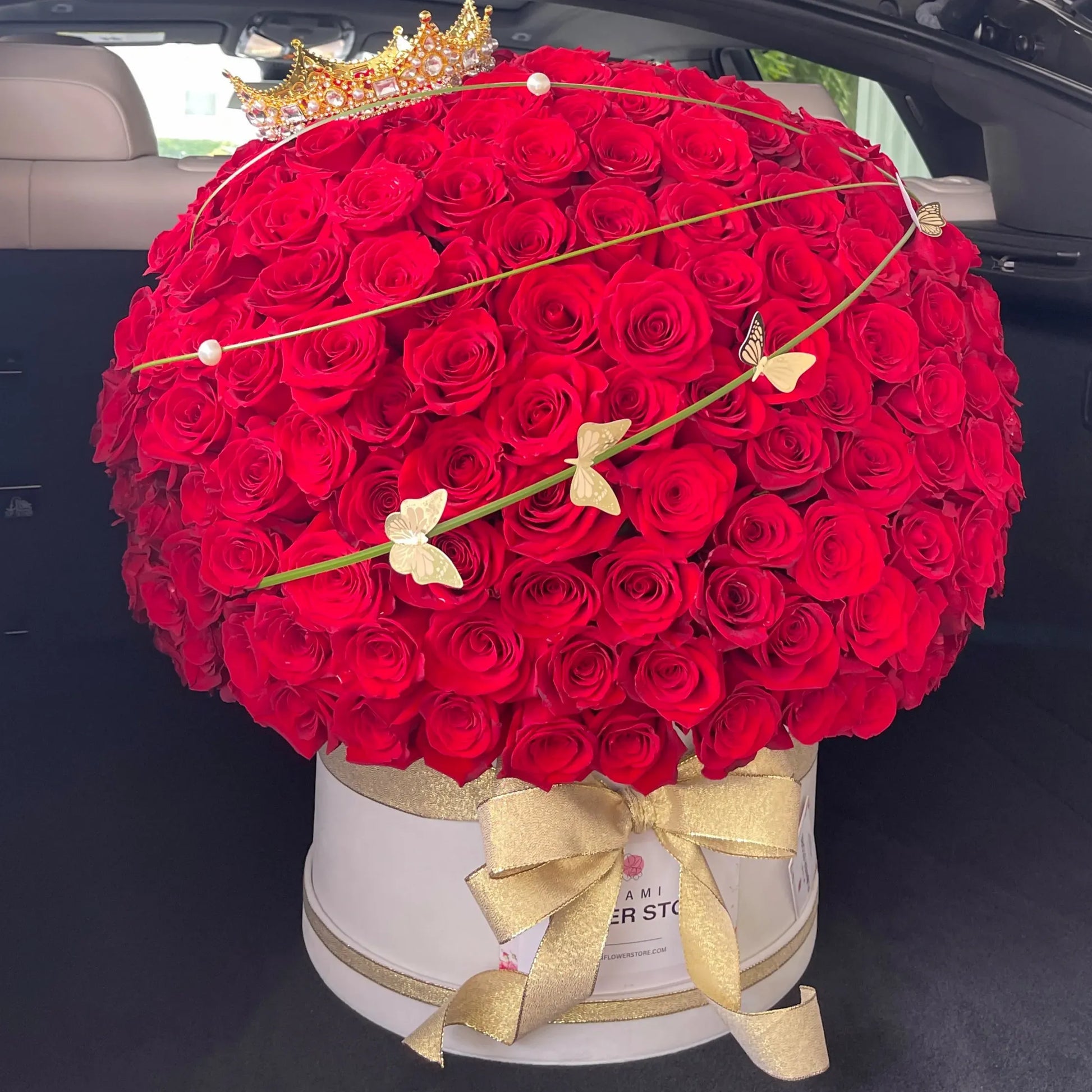 300 Red Rose Luxury Flower Bouquet In A Box - Miami Flower Store Delivery Fort Lauderdale