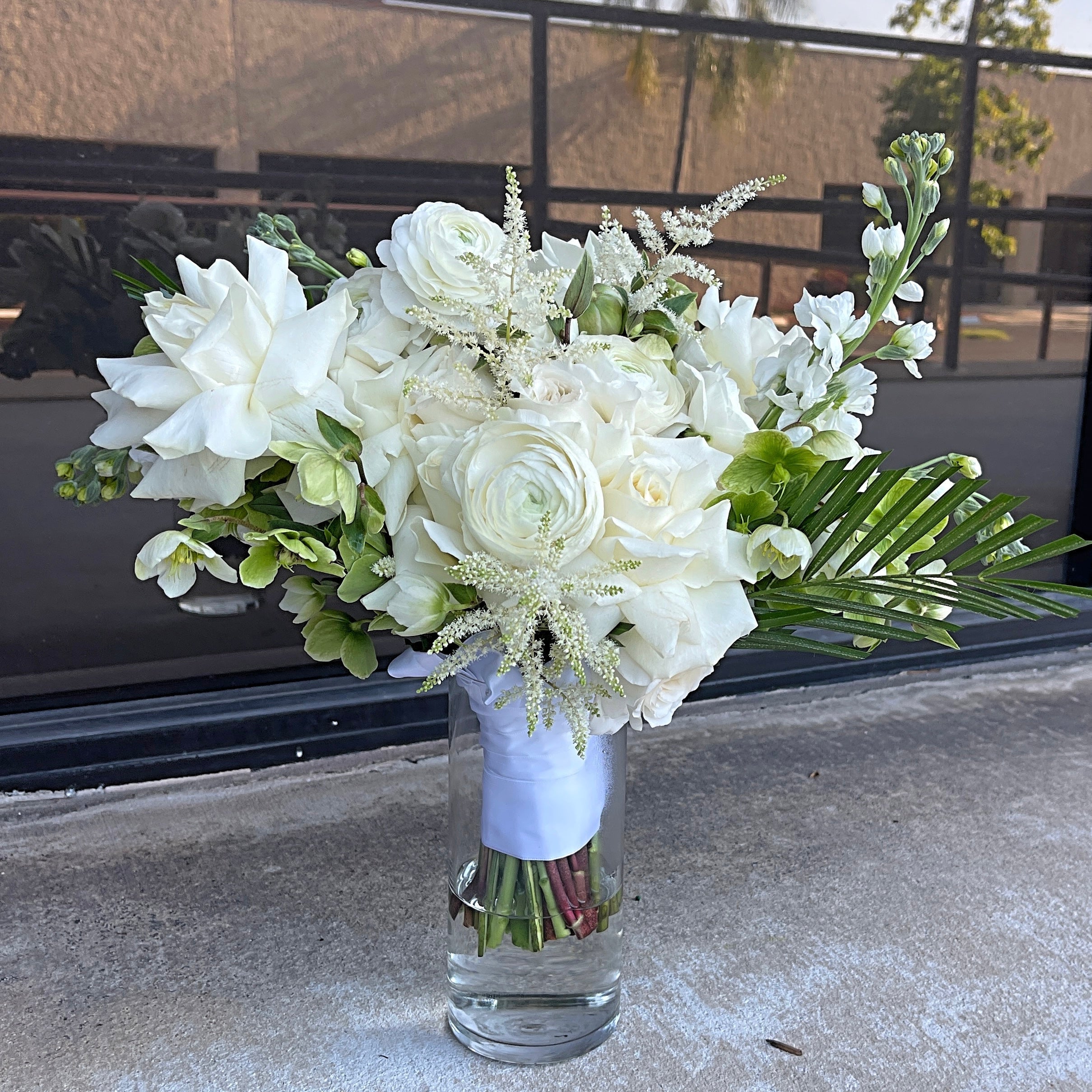 Creamy White Austin Rose & Ranunculus Bouquet for Weddings/Bride/Bridesmaids/Quinceanera/Vase, Realistic White and Green Silk Flower Bouquet outlet