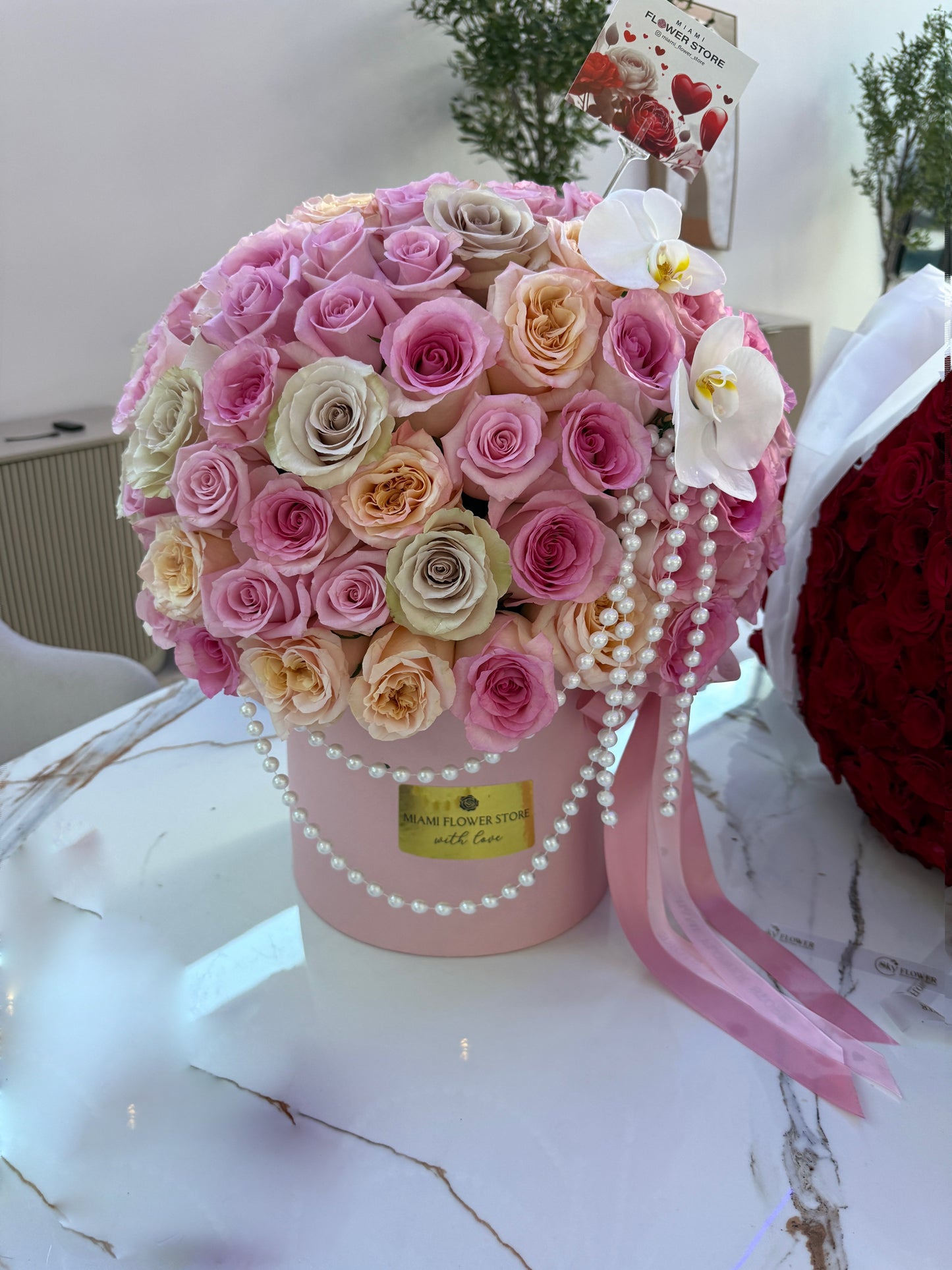 100 Pink Deluxe Rose Flower Bouquet In A HatBox/ Colored Roses - Miami Flower Store Same-Day Delivery Fort Lauderdale Brickell Aventura Las Olas Hallendale Beach Hollywood Sunny Isles