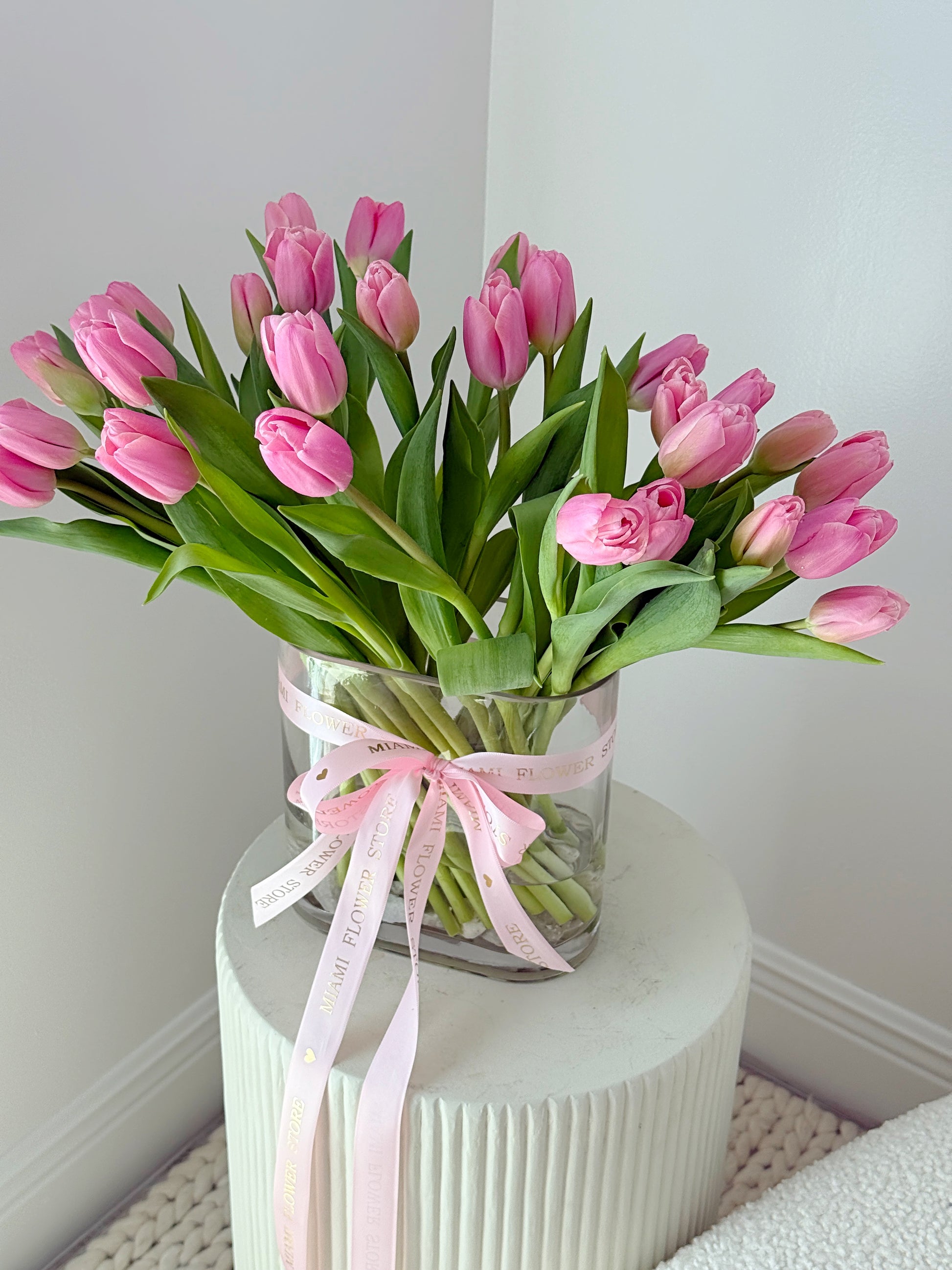 30 / 50 Pink Tulips In A Vase - Miami Flower Store Same-Day Delivery Fort Lauderdale Brickell Aventura Las Olas Hallendale Beach Hollywood Sunny Isles