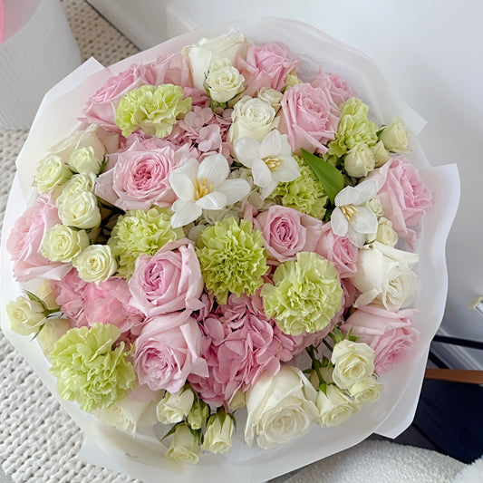 Bouquet Roses Pink & Green| MiamiFlowerStore - Miami Flower Store Same-Day Delivery Fort Lauderdale Brickell Aventura Las Olas Hallendale Beach Hollywood Sunny Isles