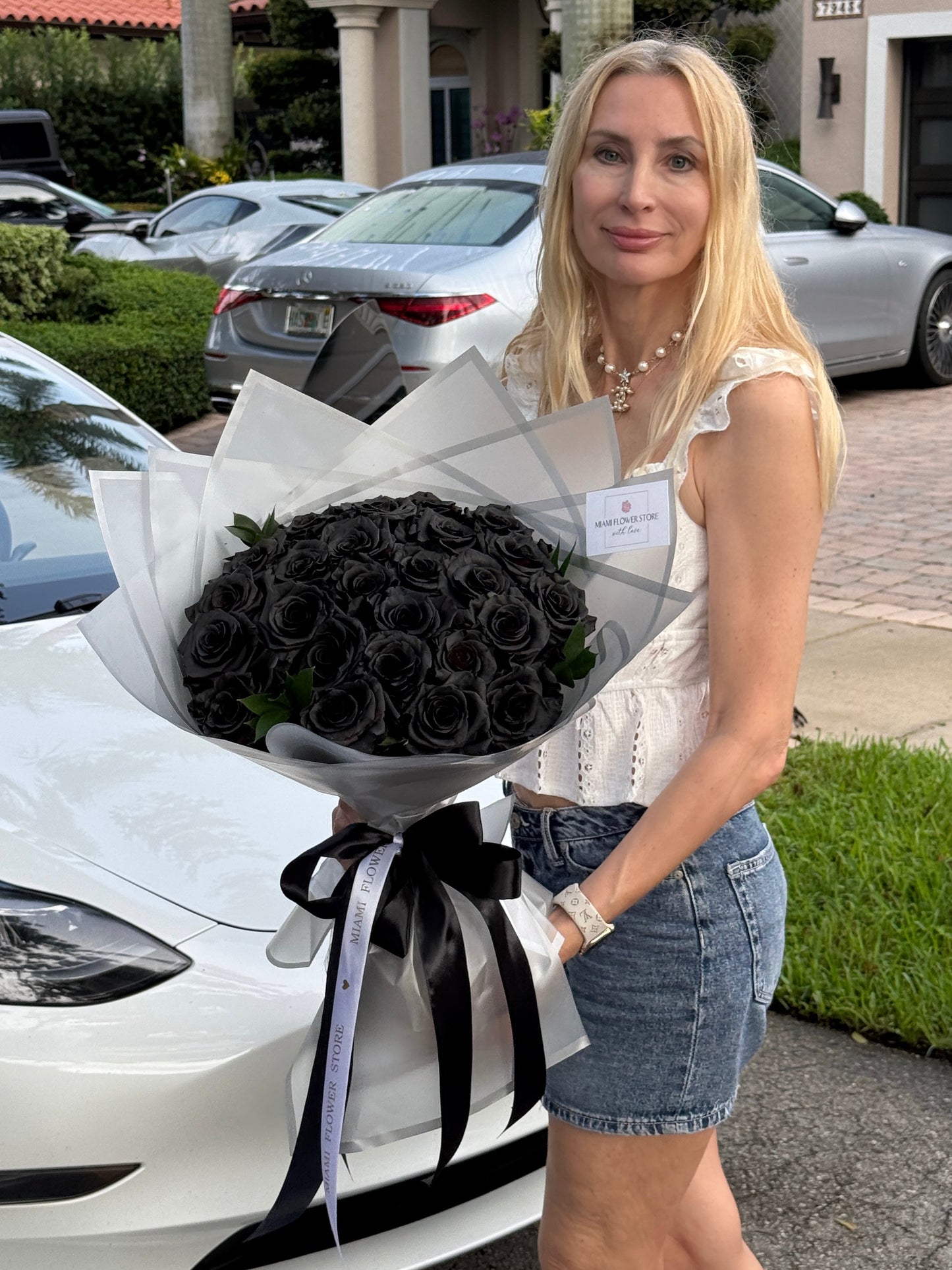 Black Rose Flower Bouquet - Miami Flower Store Same-Day Delivery Fort Lauderdale Brickell Aventura Las Olas Hallendale Beach Hollywood Sunny Isles