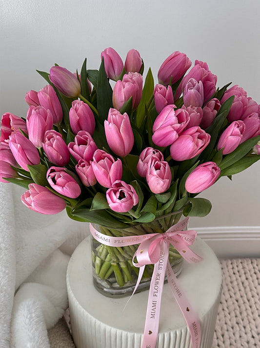 30 / 50 Pink Tulips In A Vase - Miami Flower Store Same-Day Delivery Fort Lauderdale Brickell Aventura Las Olas Hallendale Beach Hollywood Sunny Isles