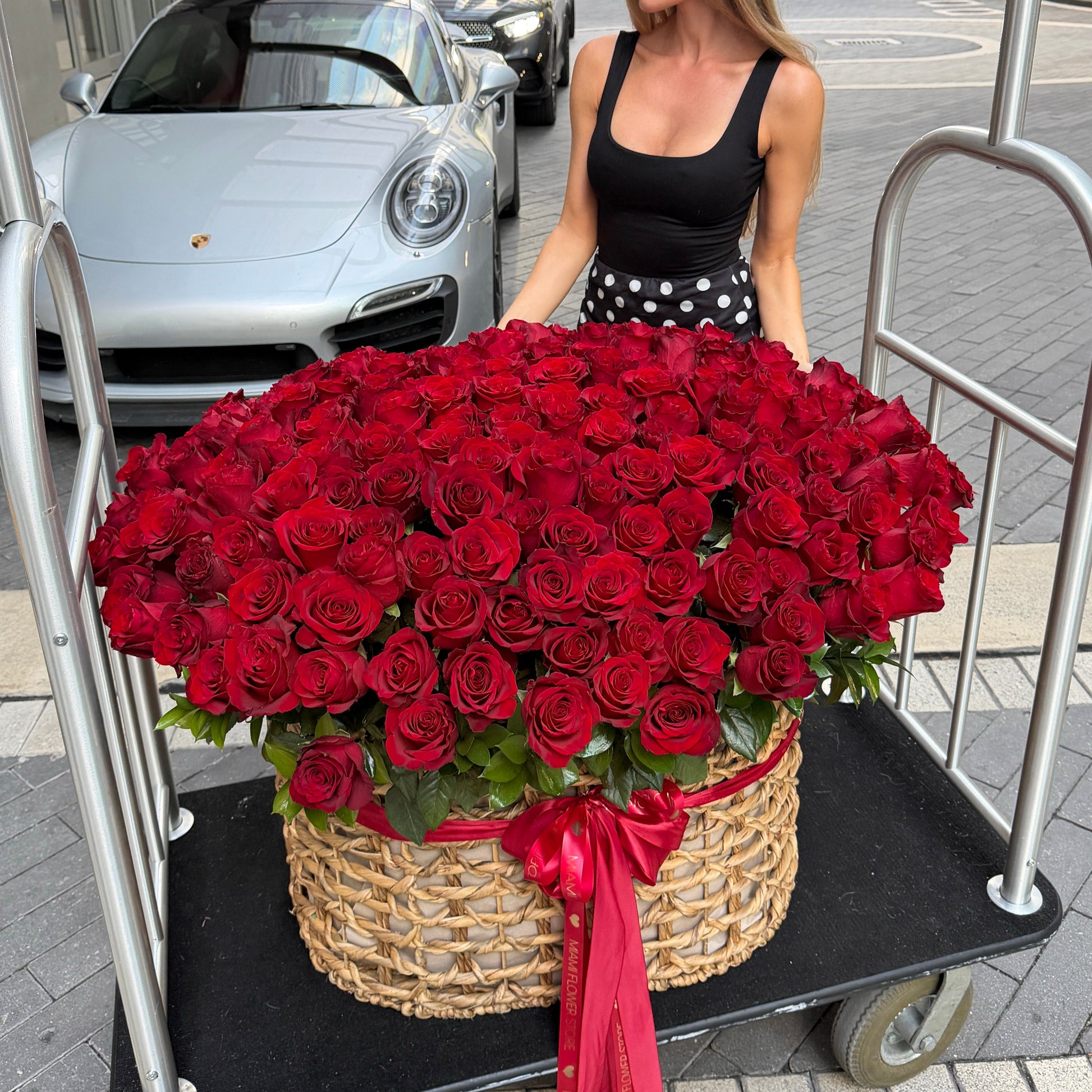 200 Long Stem Red Roses In A Large Flower Box - Miami Flower Store Same-Day Delivery Fort Lauderdale Brickell Aventura Las Olas Hallendale Beach Hollywood Sunny Isles